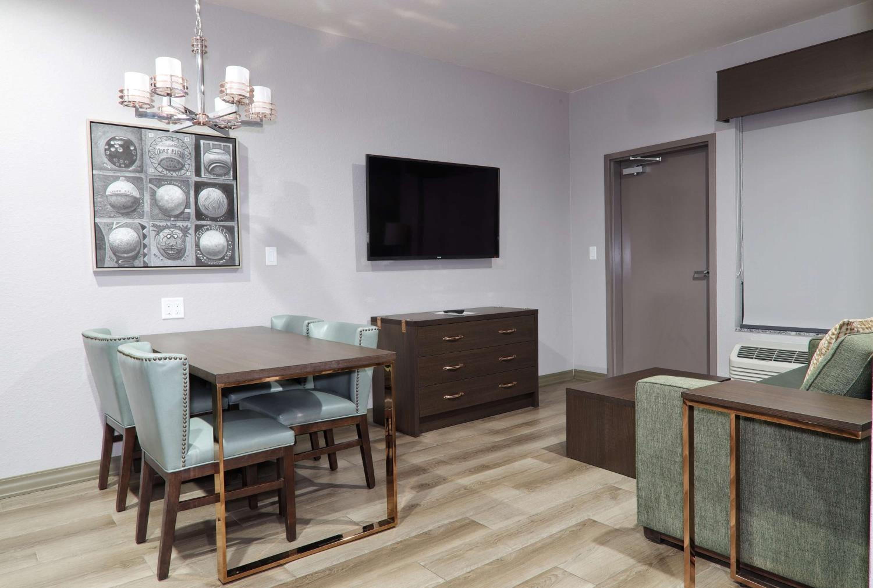 One-Bedroom King Suite with Sofa Bed - Non-Smoking - Photo 1