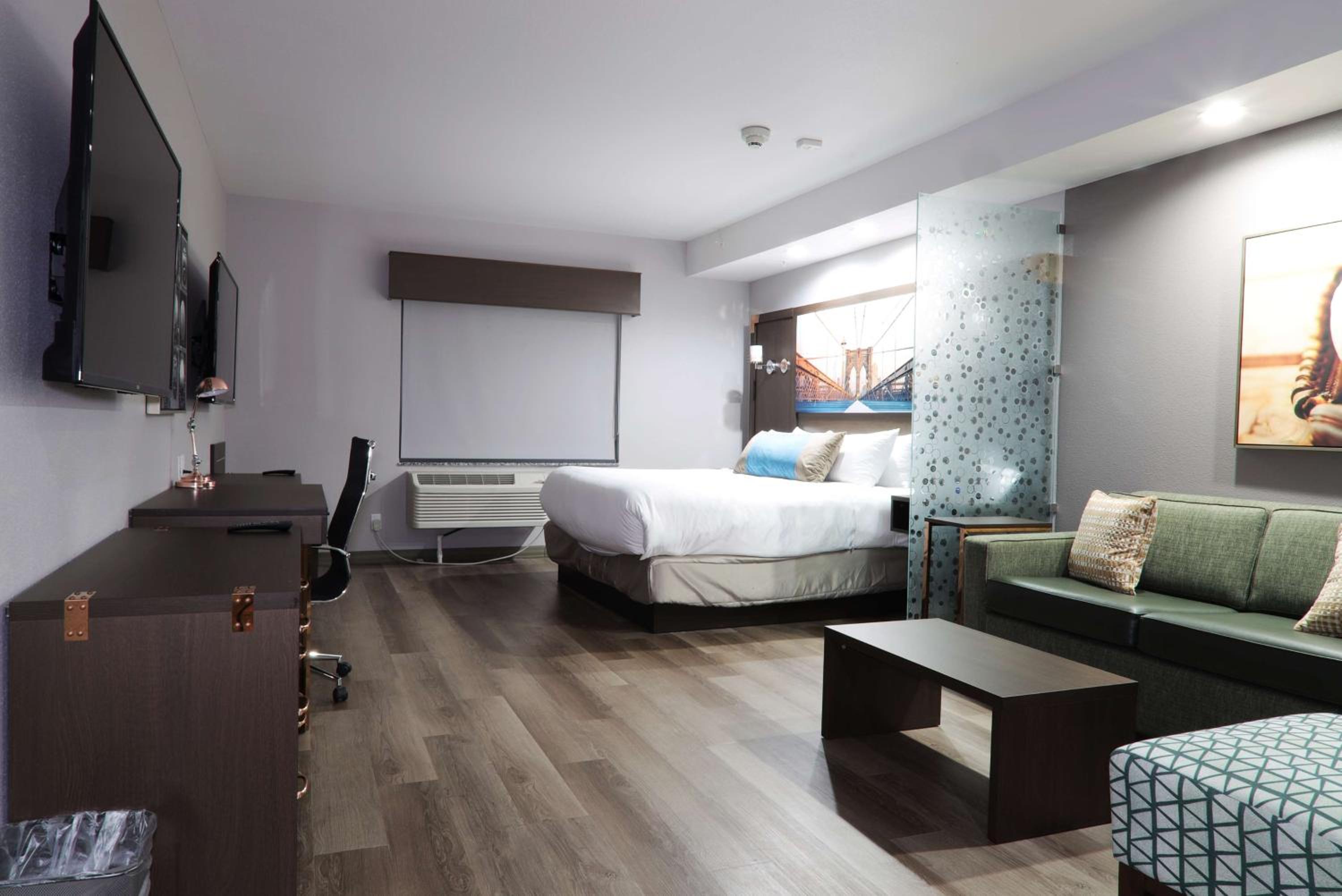 King Suite with Sofa Bed - Non-Smoking