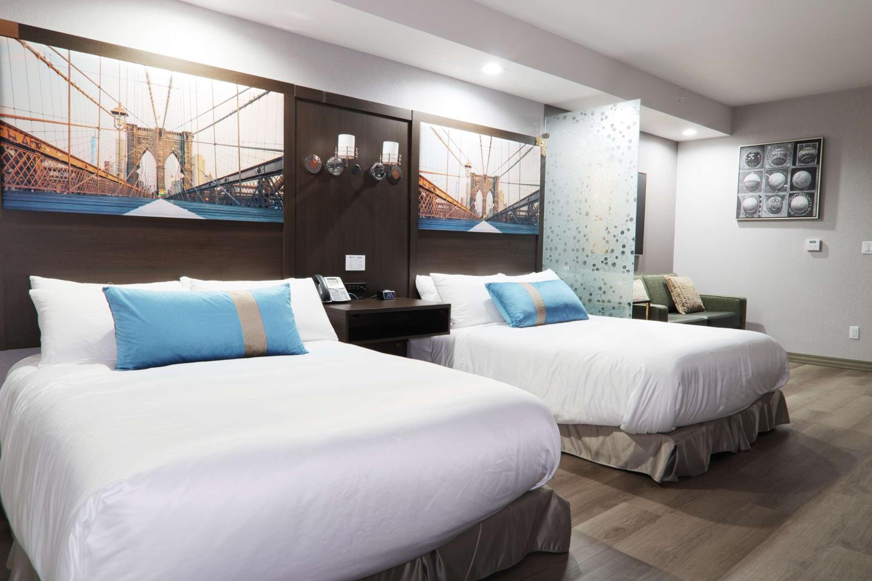 Queen Suite with Two Queen Beds and Sofa Bed - Bath Tub/Mobility Accessible/Non-Smoking - Photo 1