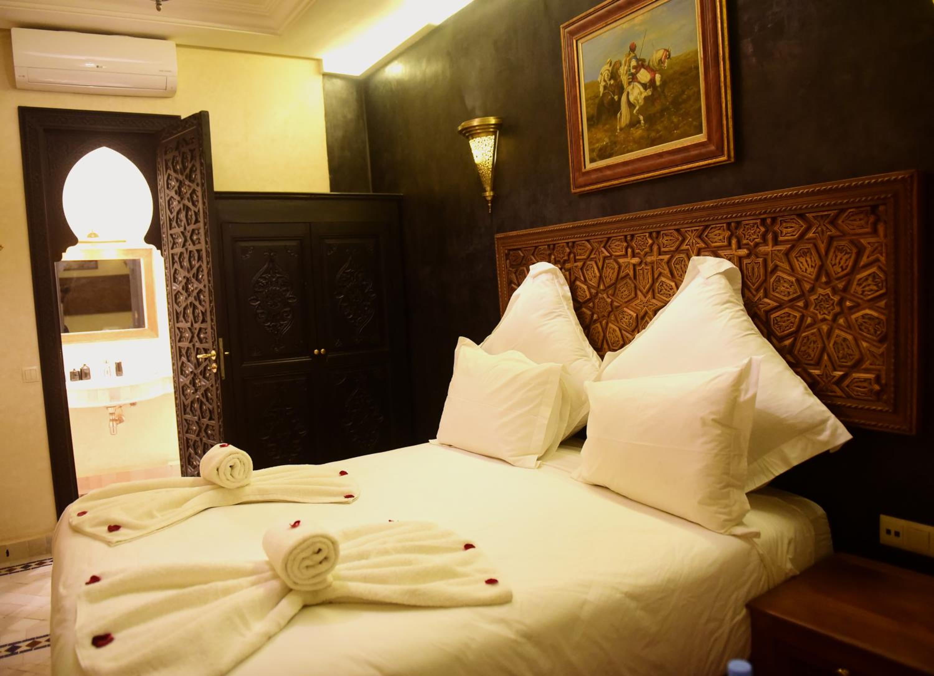 Deluxe Room - Photo 5