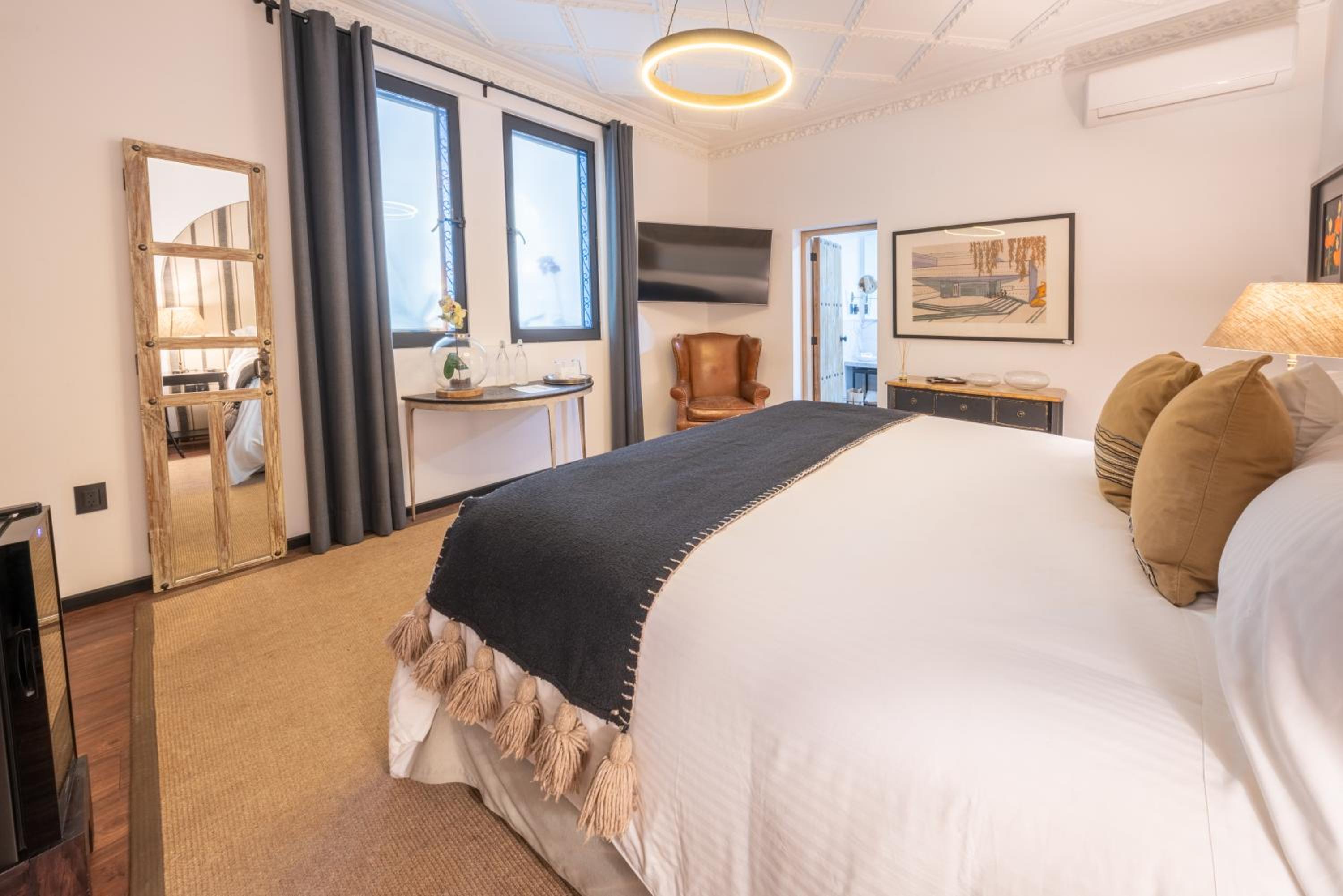 Standard Suite - Photo 79
