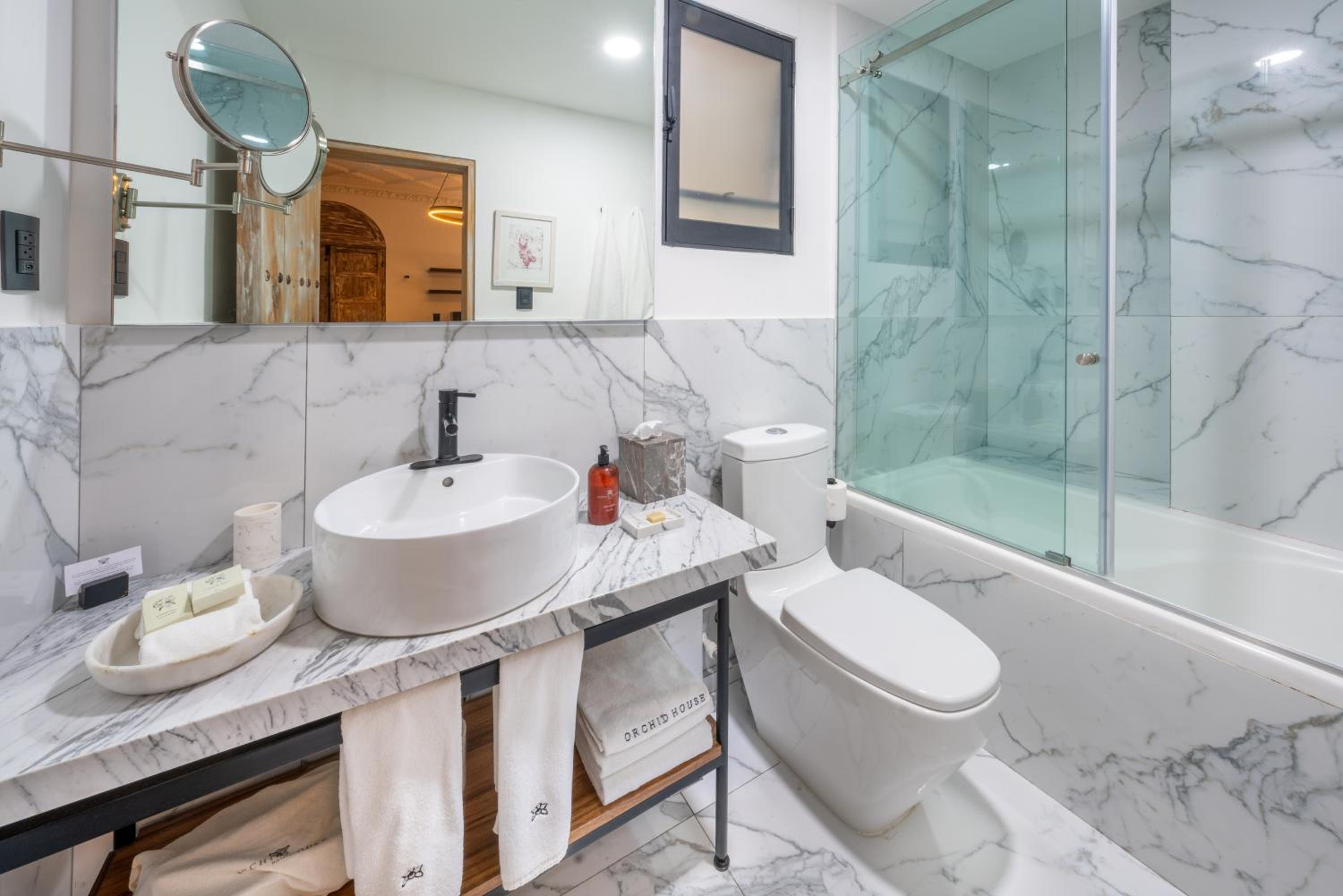 Standard Suite - Photo 81