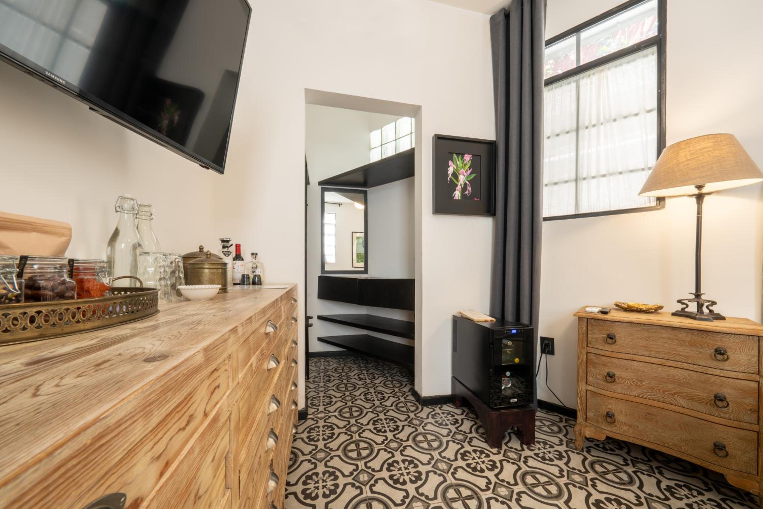 Standard Suite - Photo 77