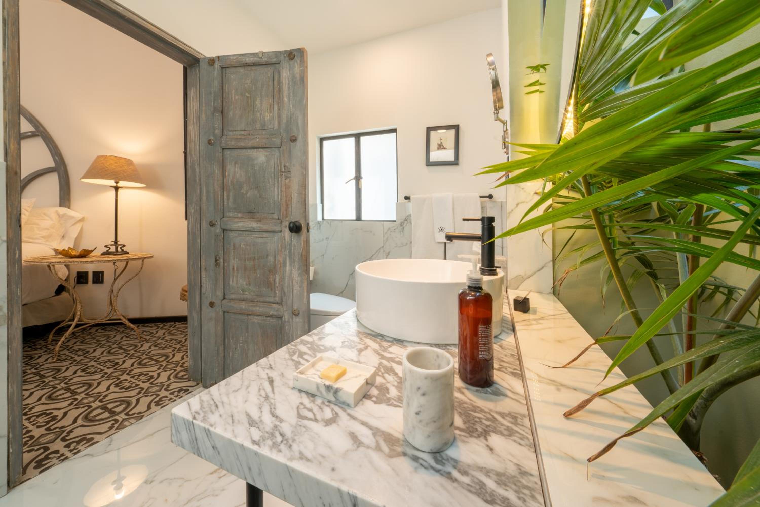Standard Suite - Photo 76