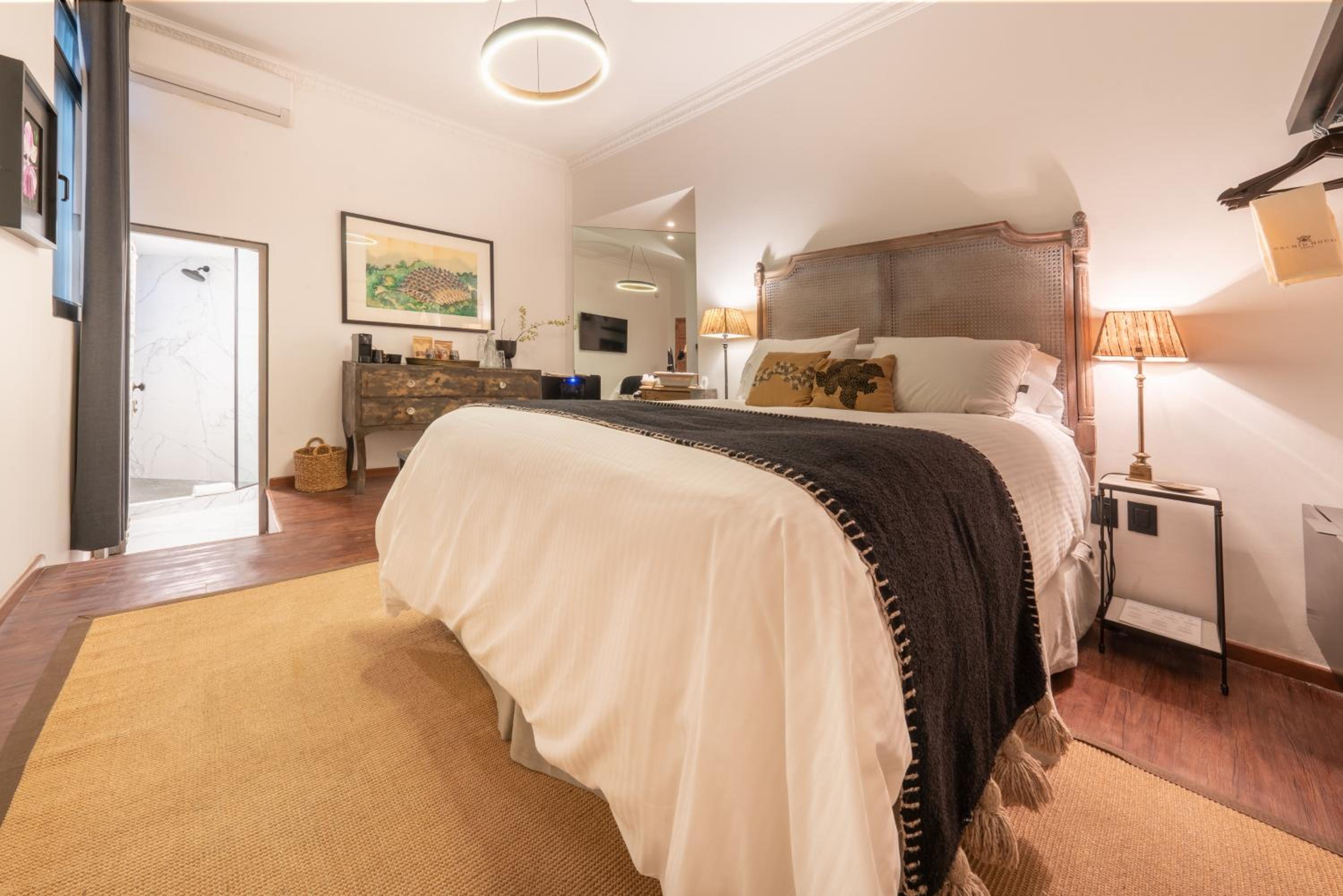 Standard Suite - Photo 44