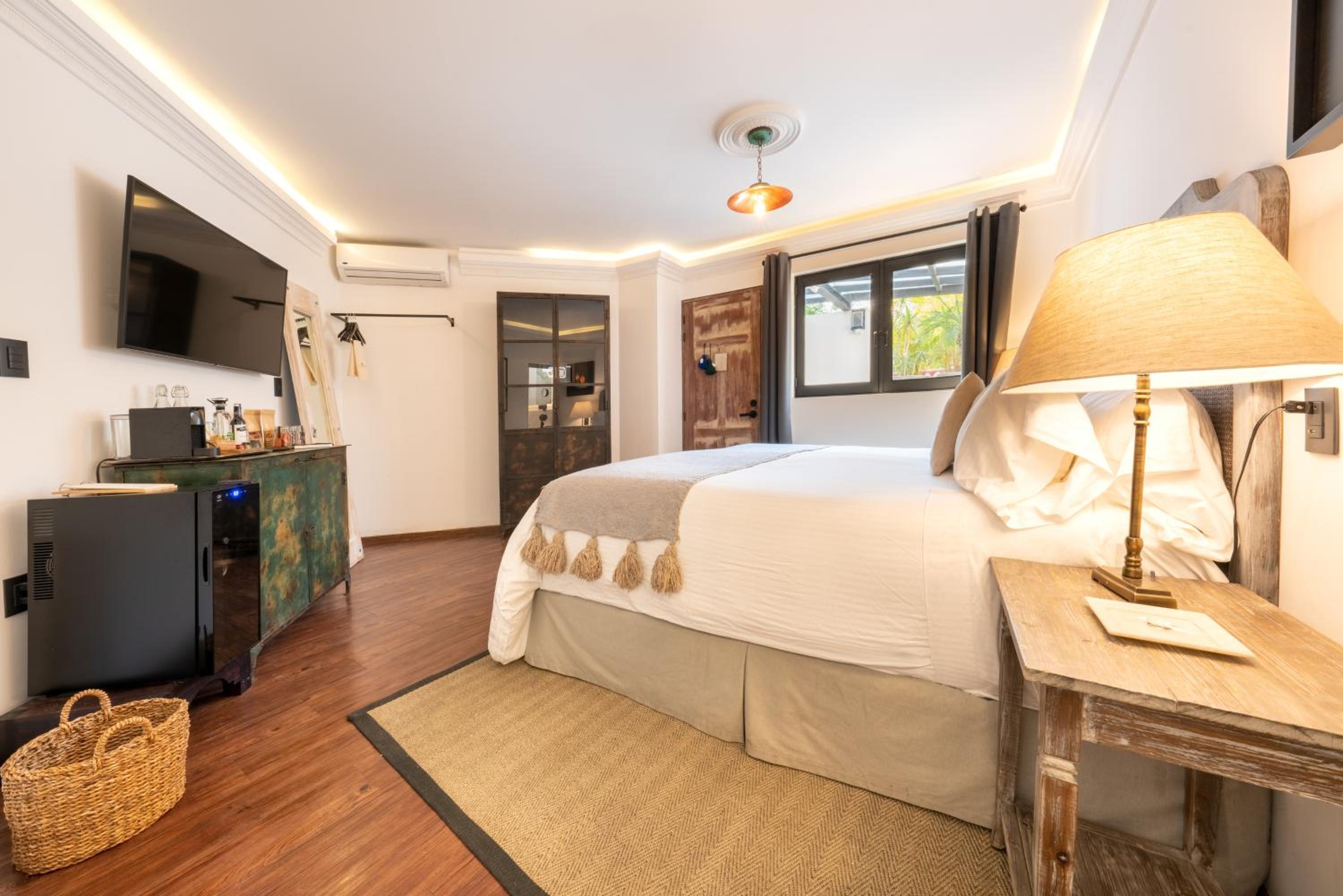 Standard Suite - Photo 24