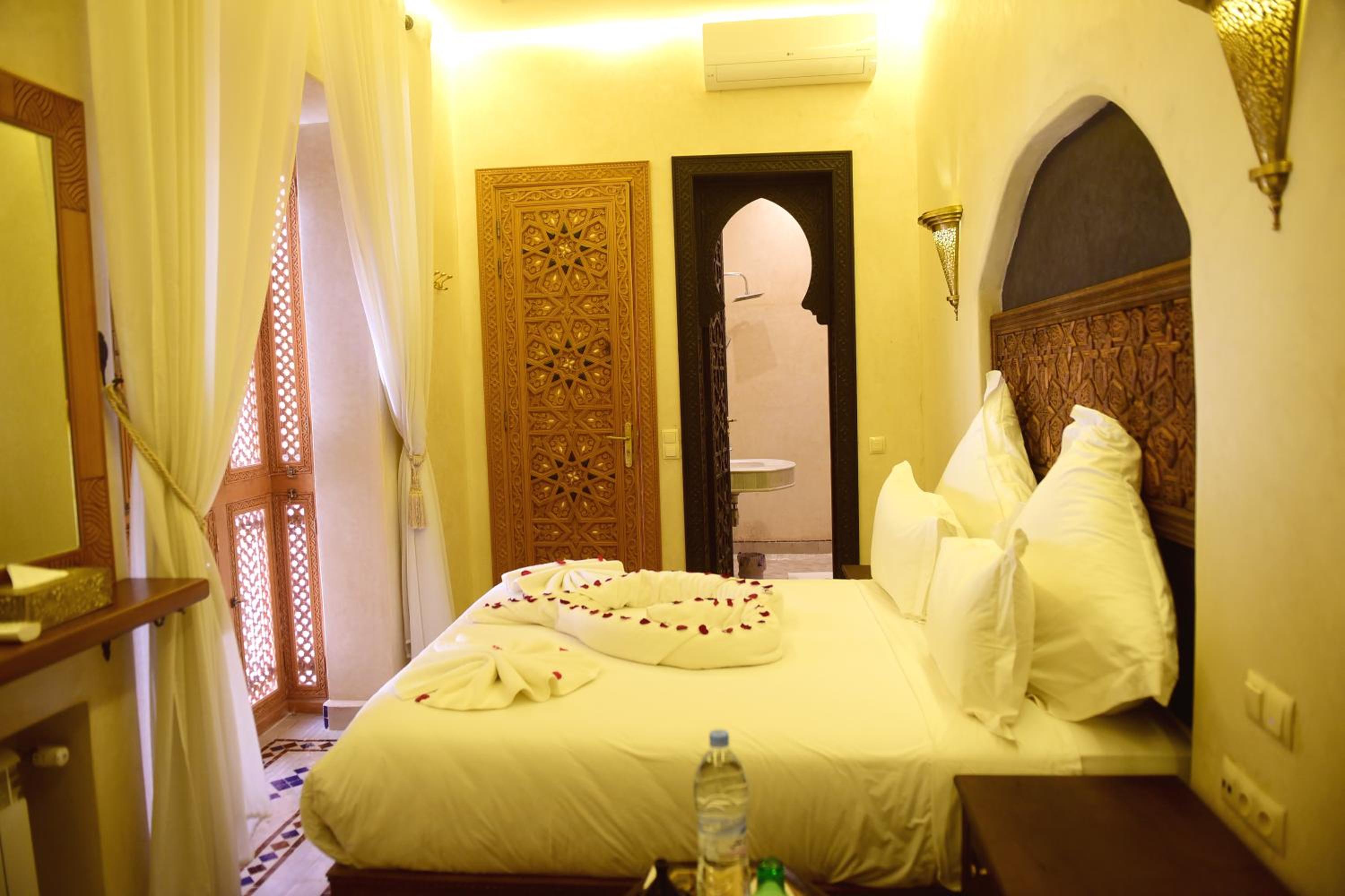 Deluxe Room - Photo 6