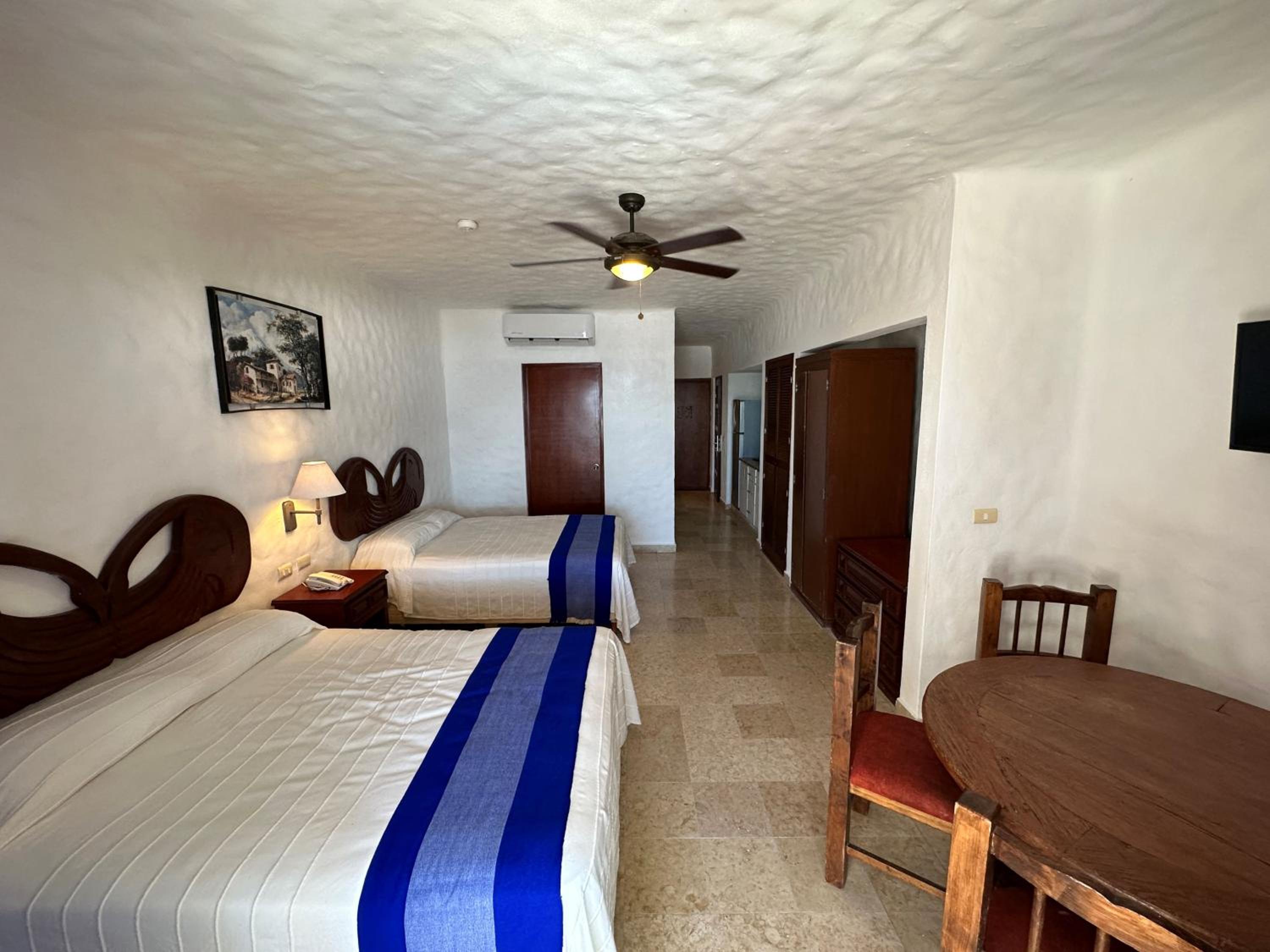 Suite with Kitchenette - Photo 9