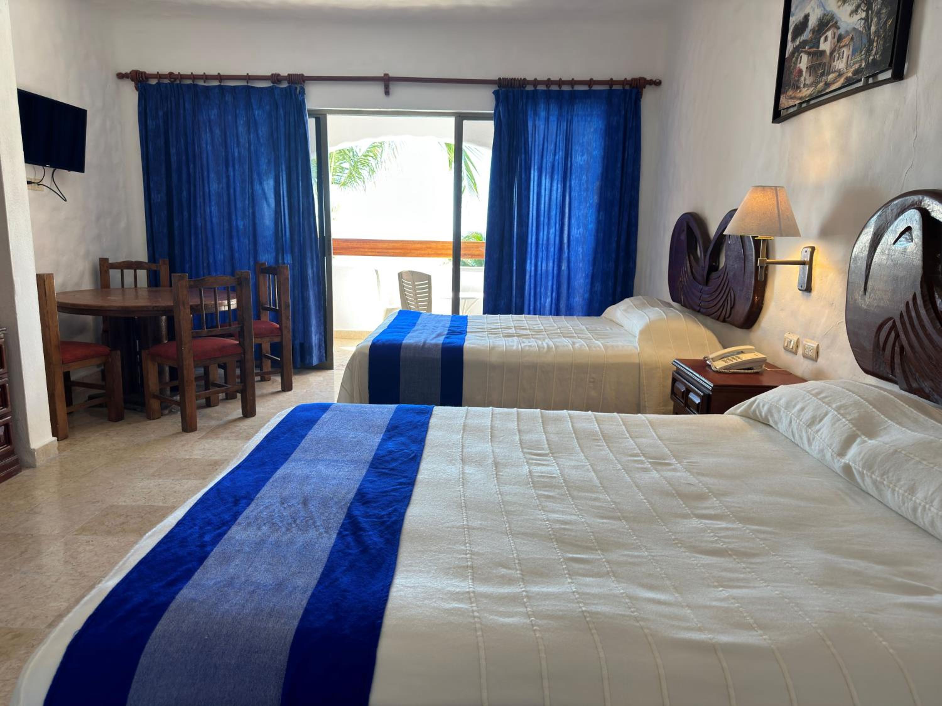 Suite with Kitchenette - Photo 8