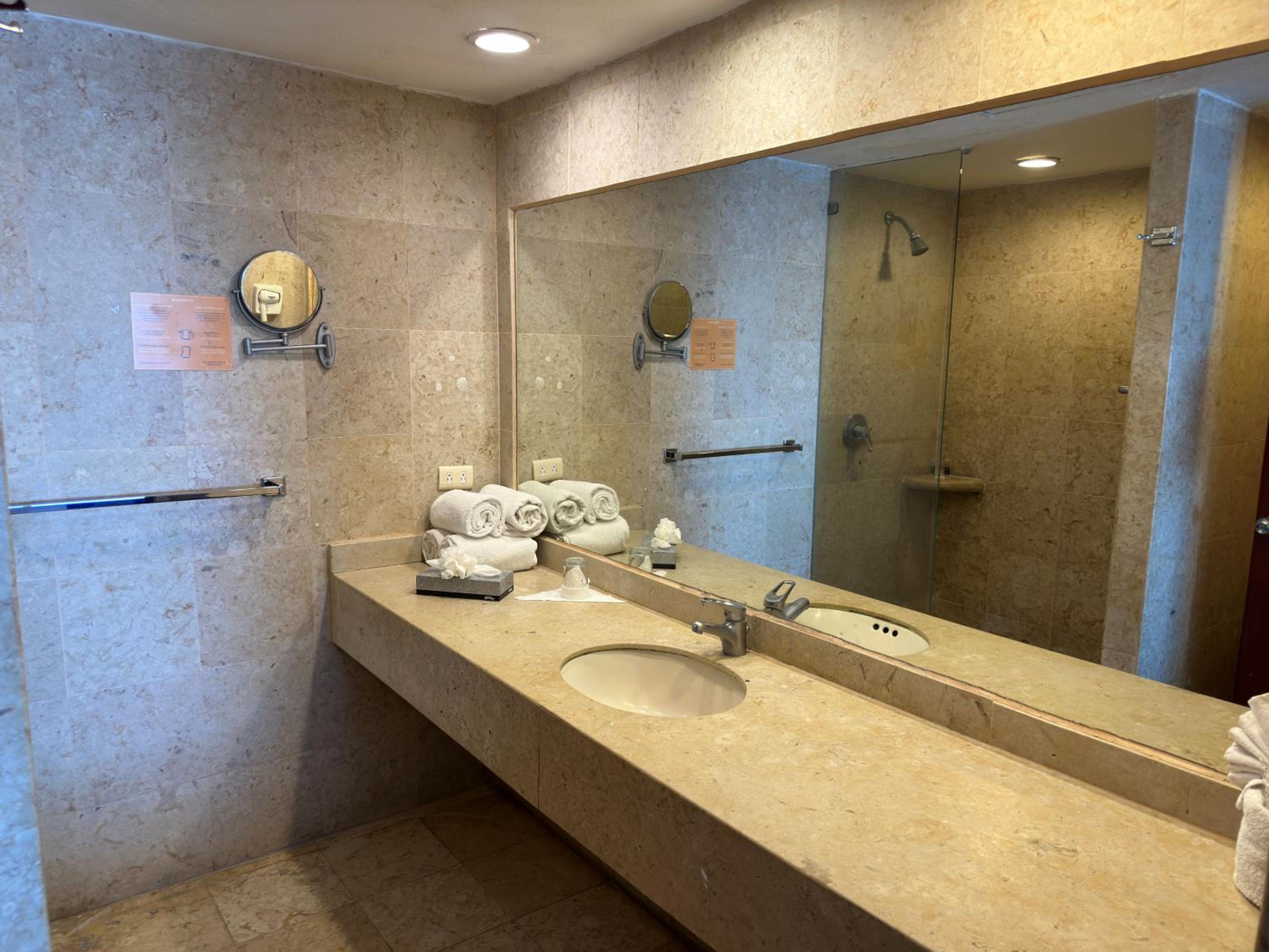 Suite with Kitchenette - Photo 10