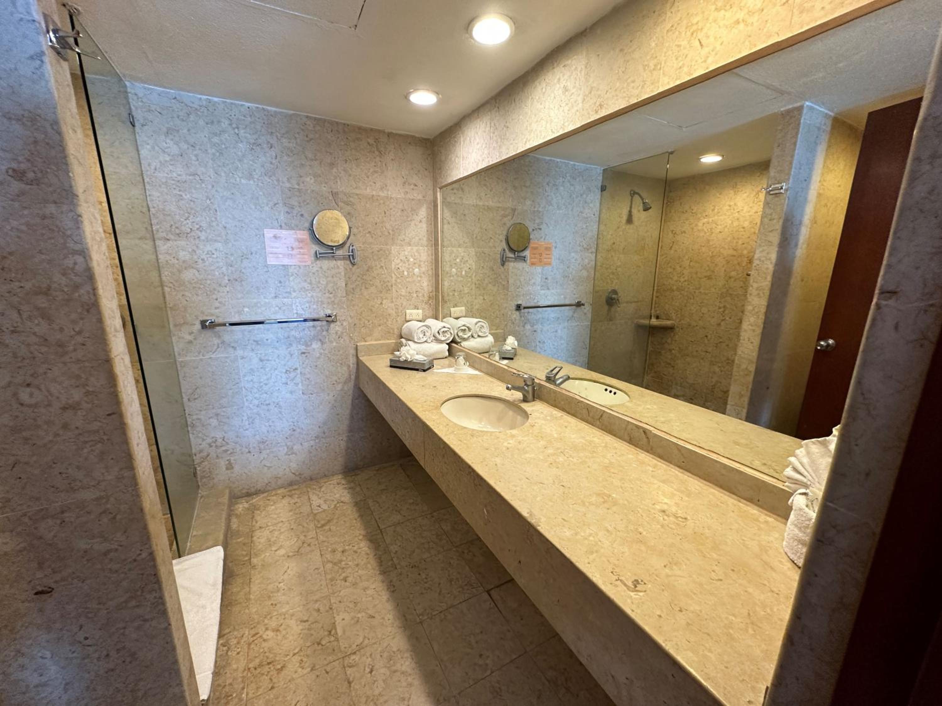 Suite with Kitchenette - Photo 7