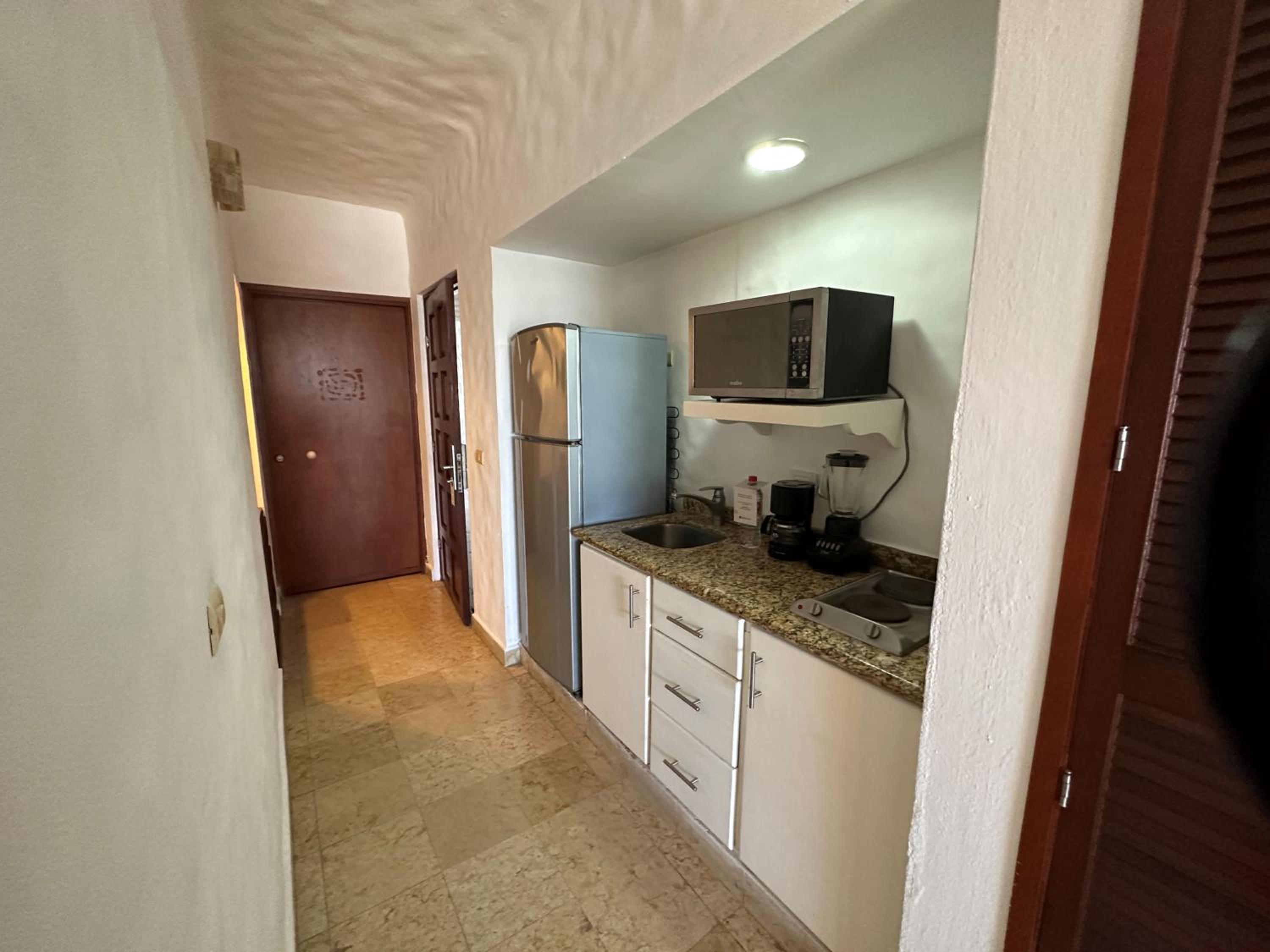 Suite with Kitchenette - Photo 6