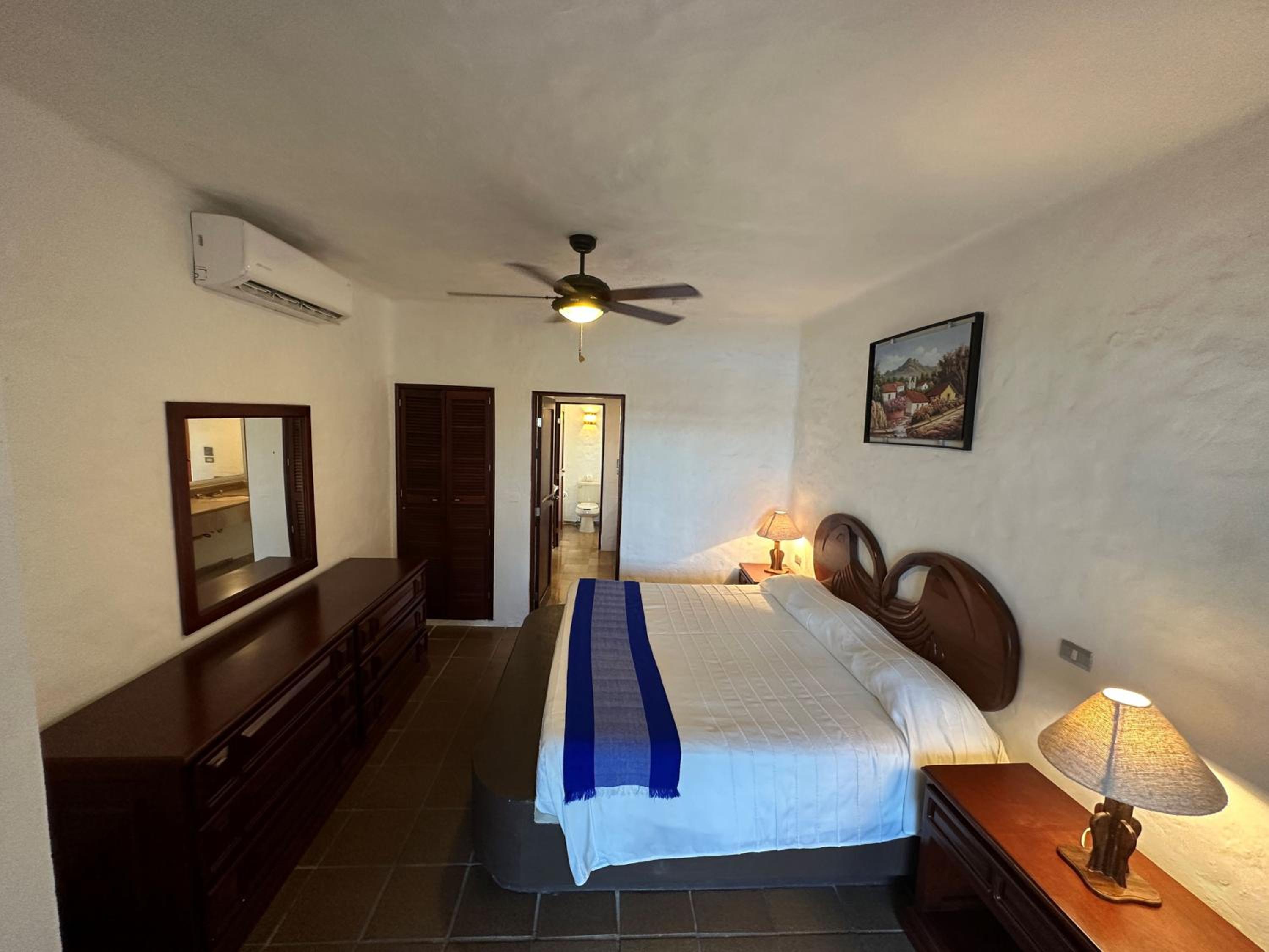 One-Bedroom Suite with Kitchenette  - Photo 7
