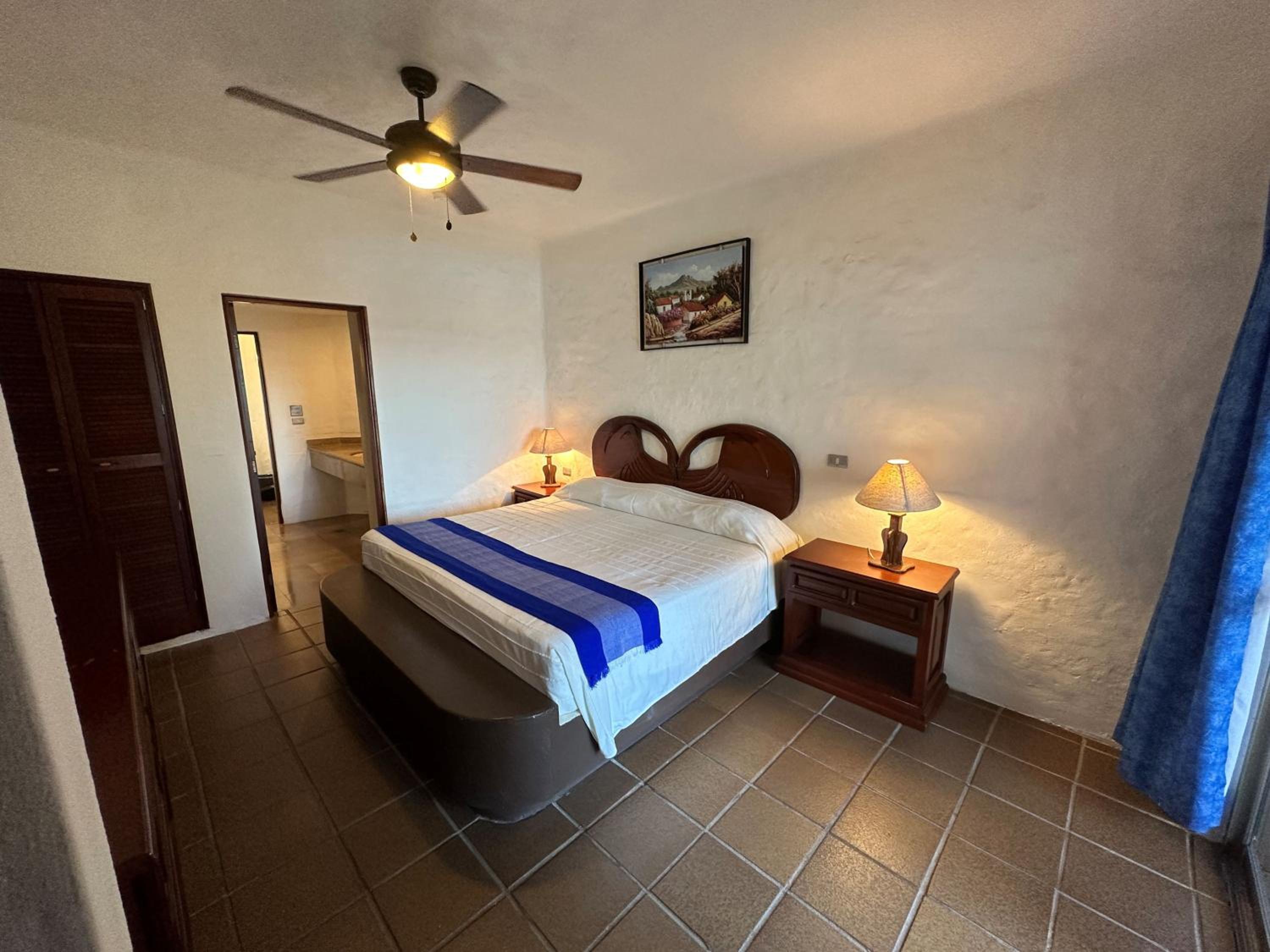One-Bedroom Suite with Kitchenette  - Photo 1