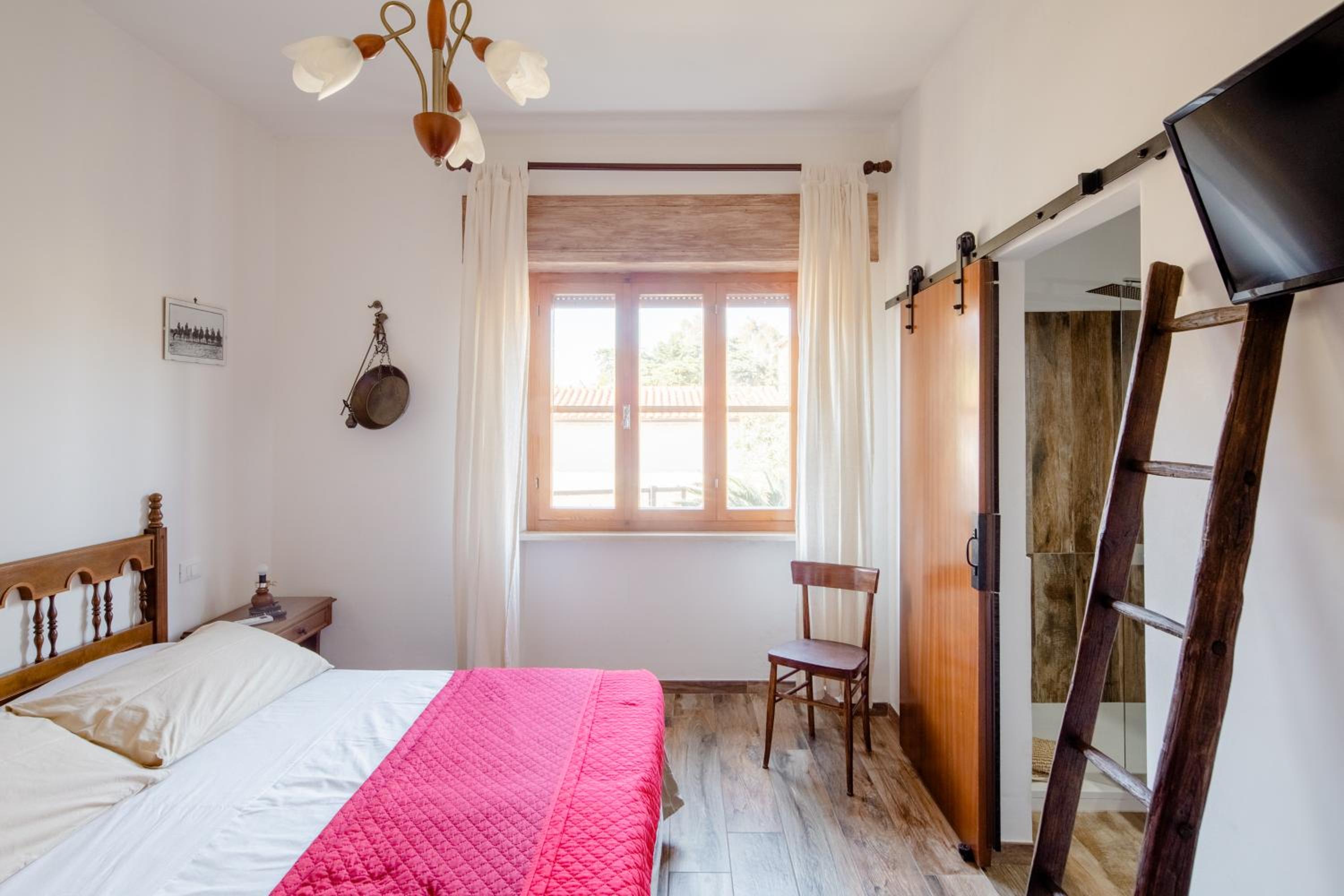 Double Room with Private Bathroom photo 1