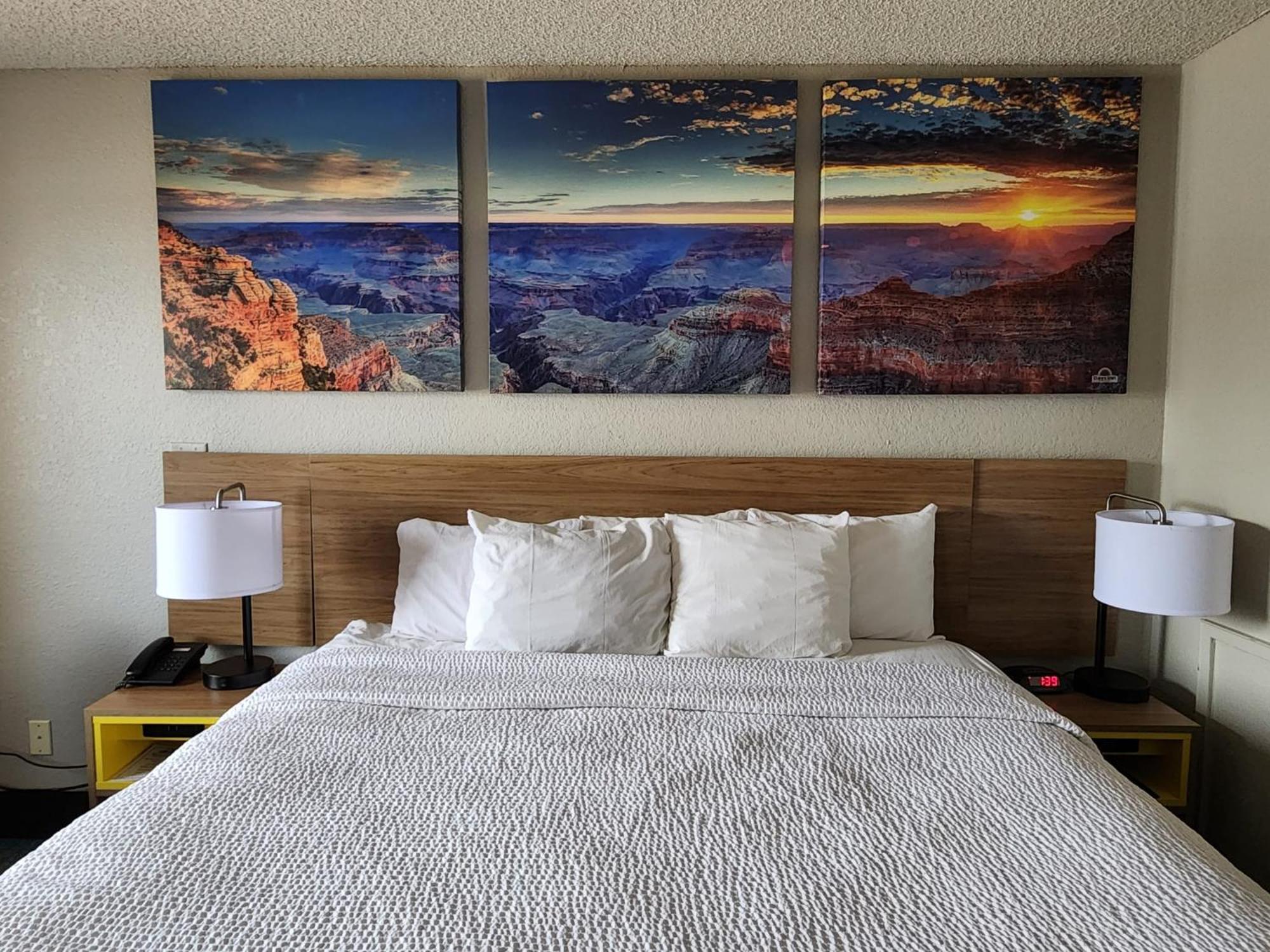 King Room - Non-Smoking - Photo 3