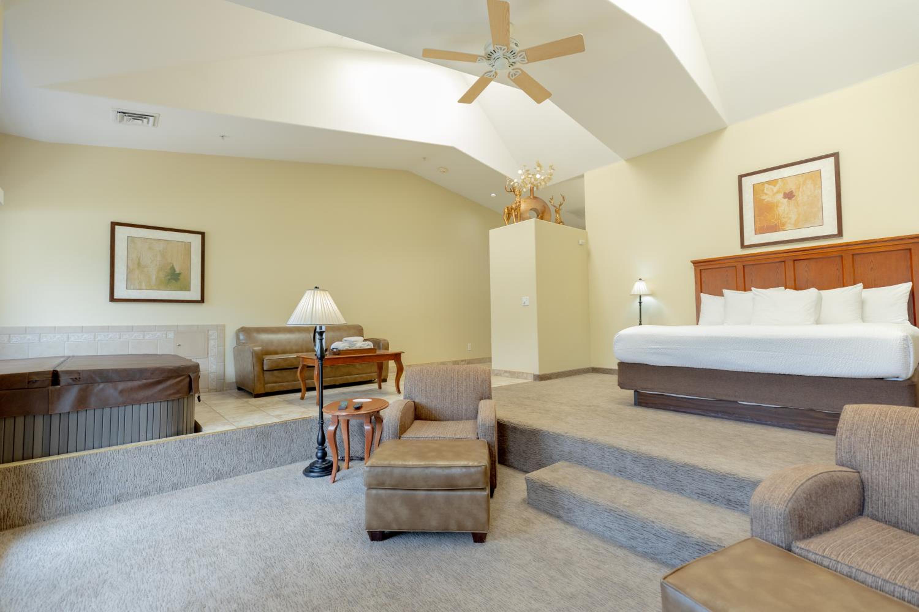 King Suite with River View  photo 3