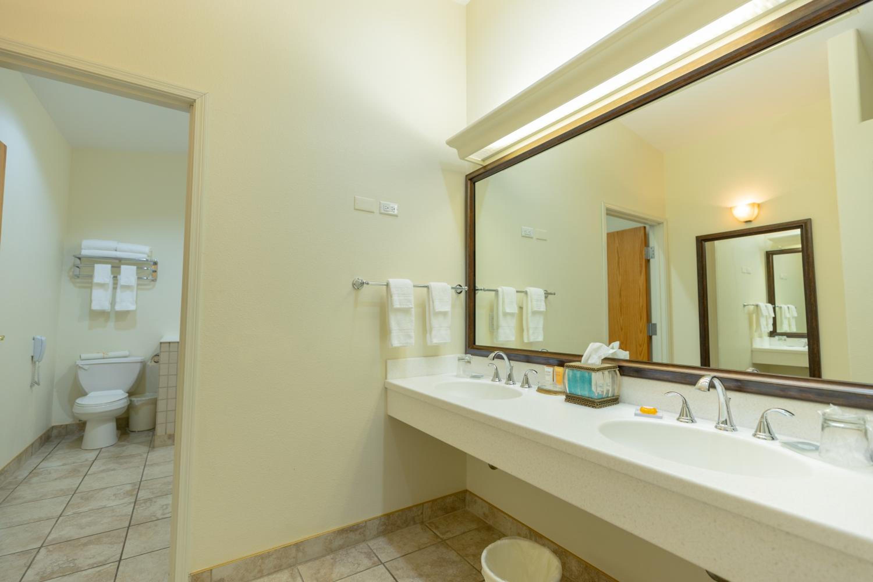 King Suite with River View  photo 2