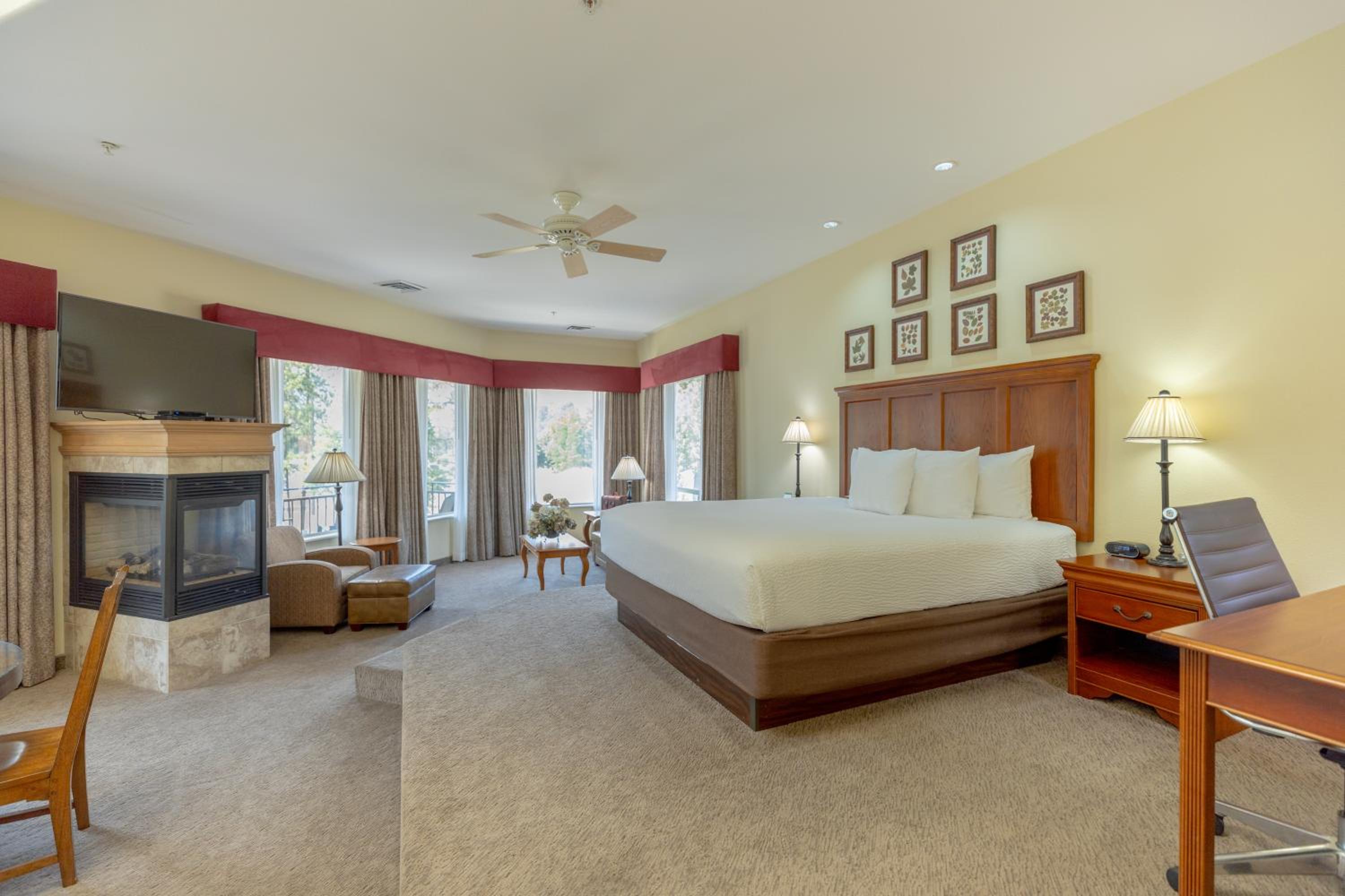 King Suite with River View  photo 2
