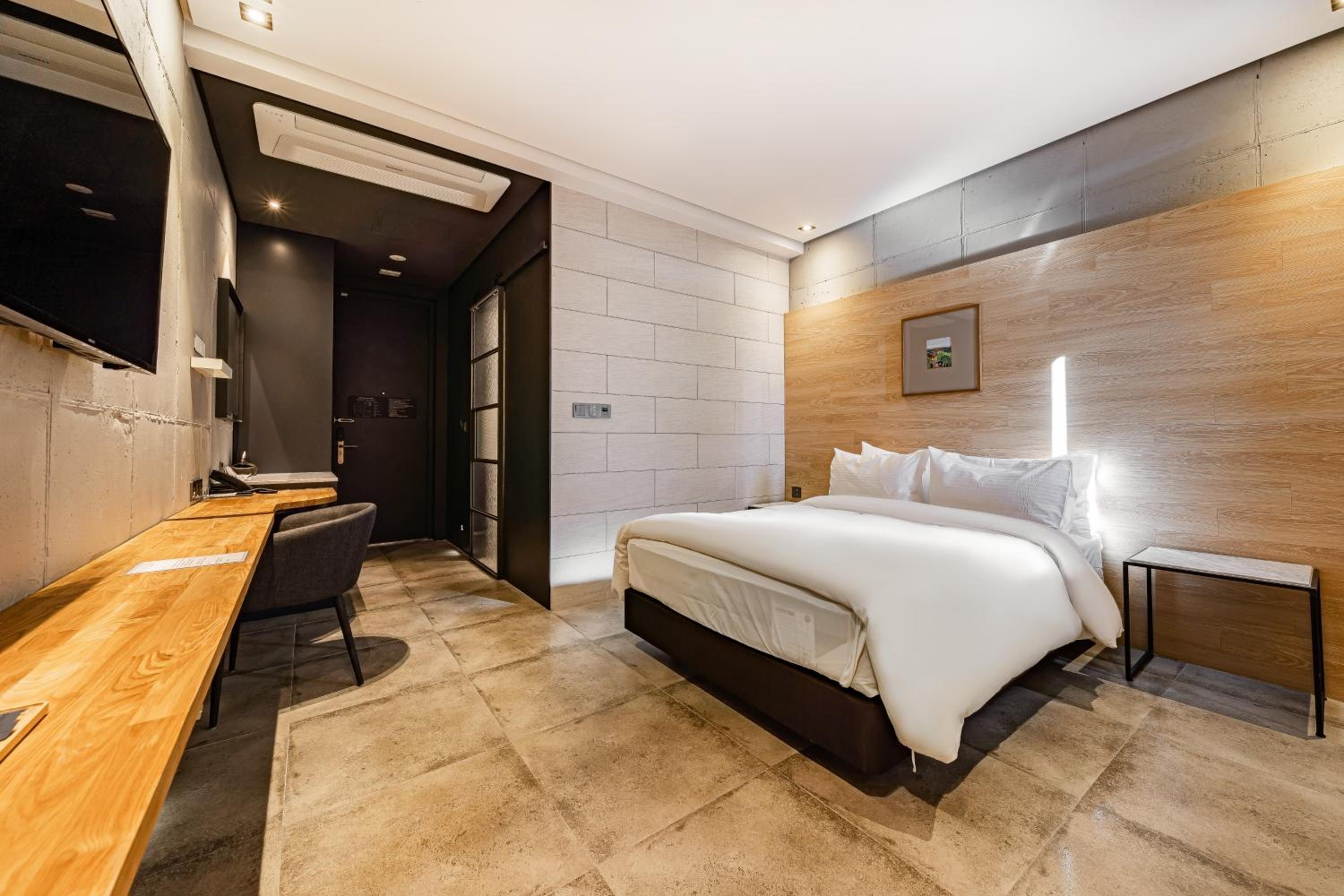 Standard Single (Non-View/Double size bed) - Photo 1