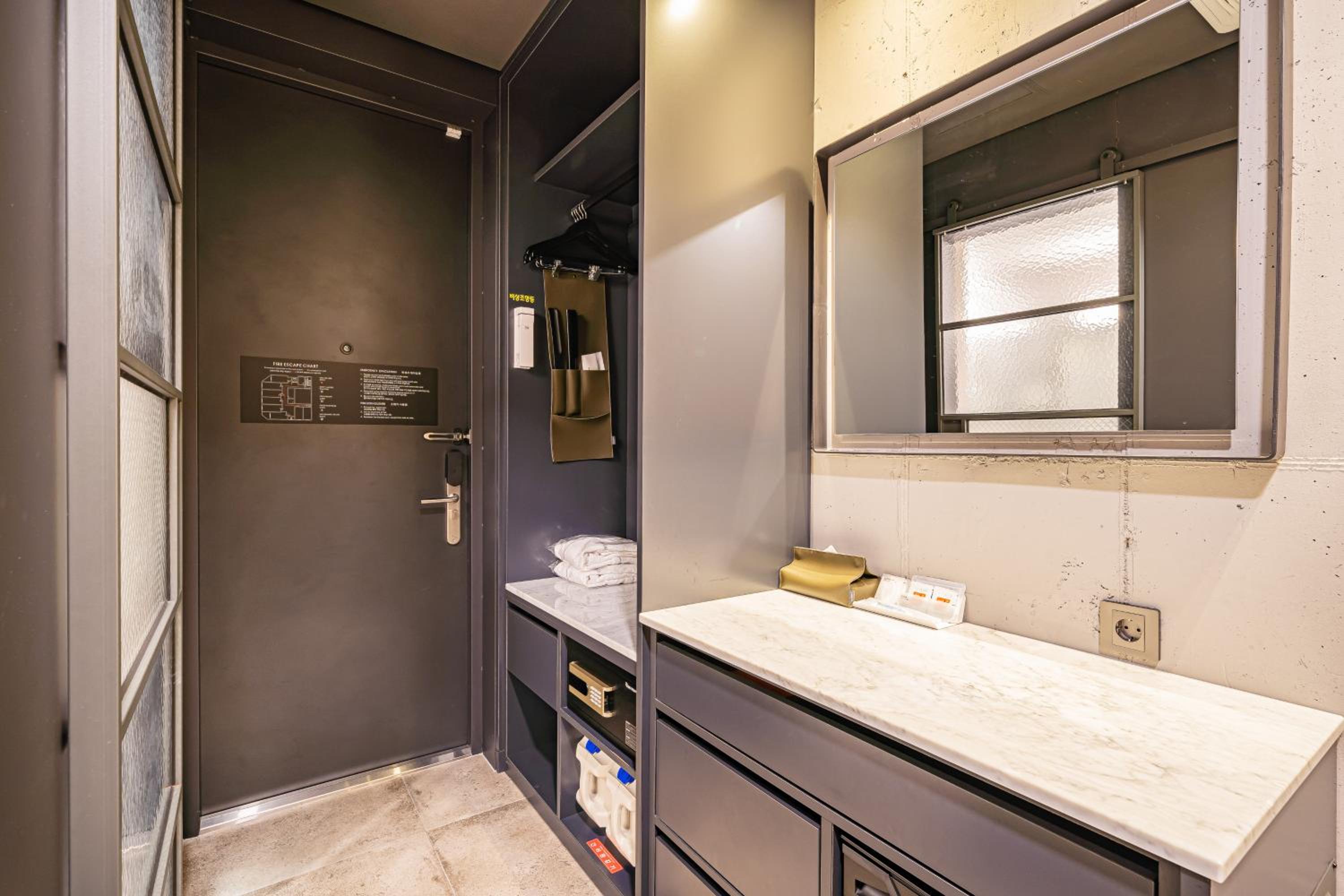 Superior Hollywood Double Room - Photo 6