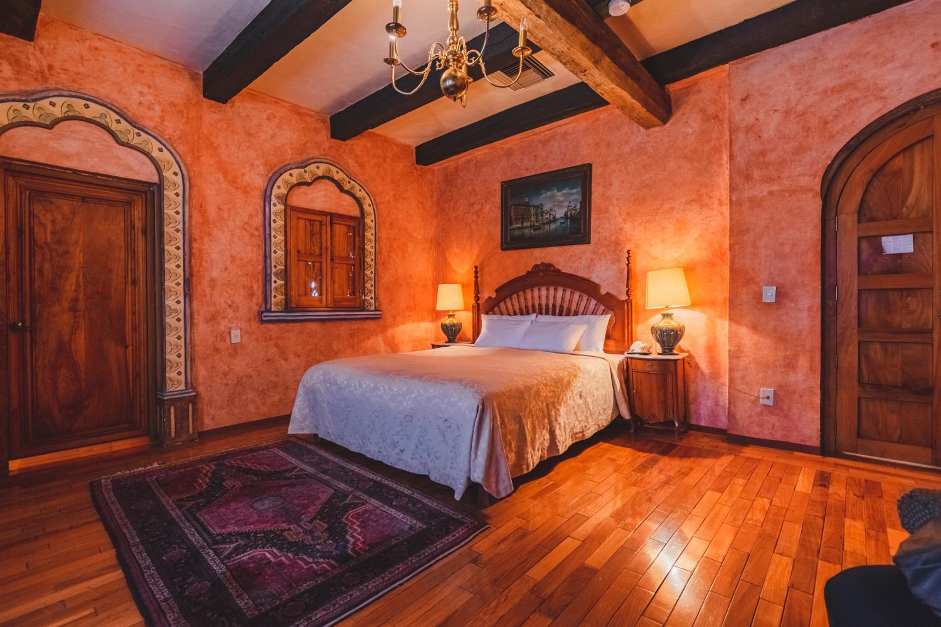 Deluxe Suite - Photo 1