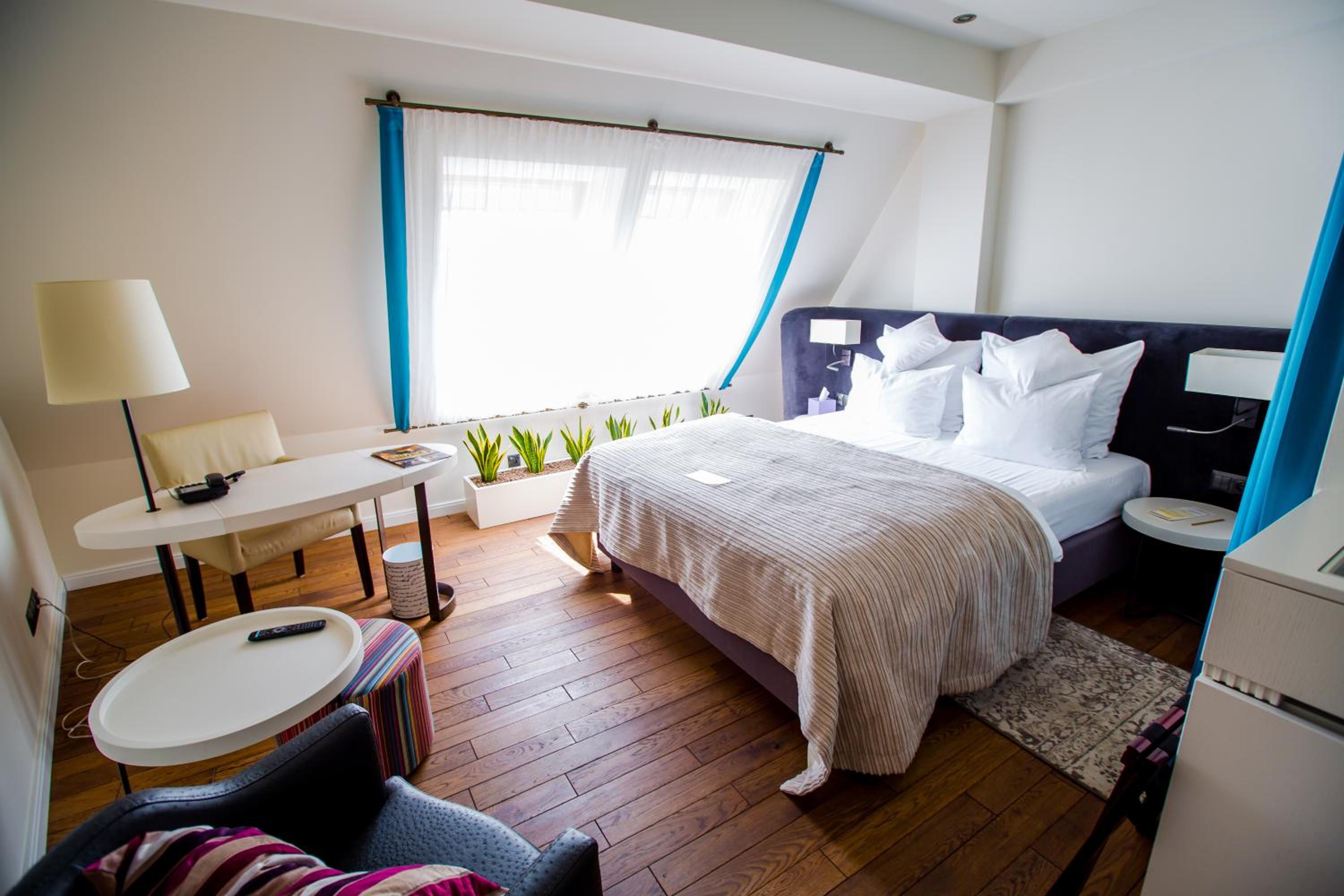 Standard Double or Twin Room - Photo 5