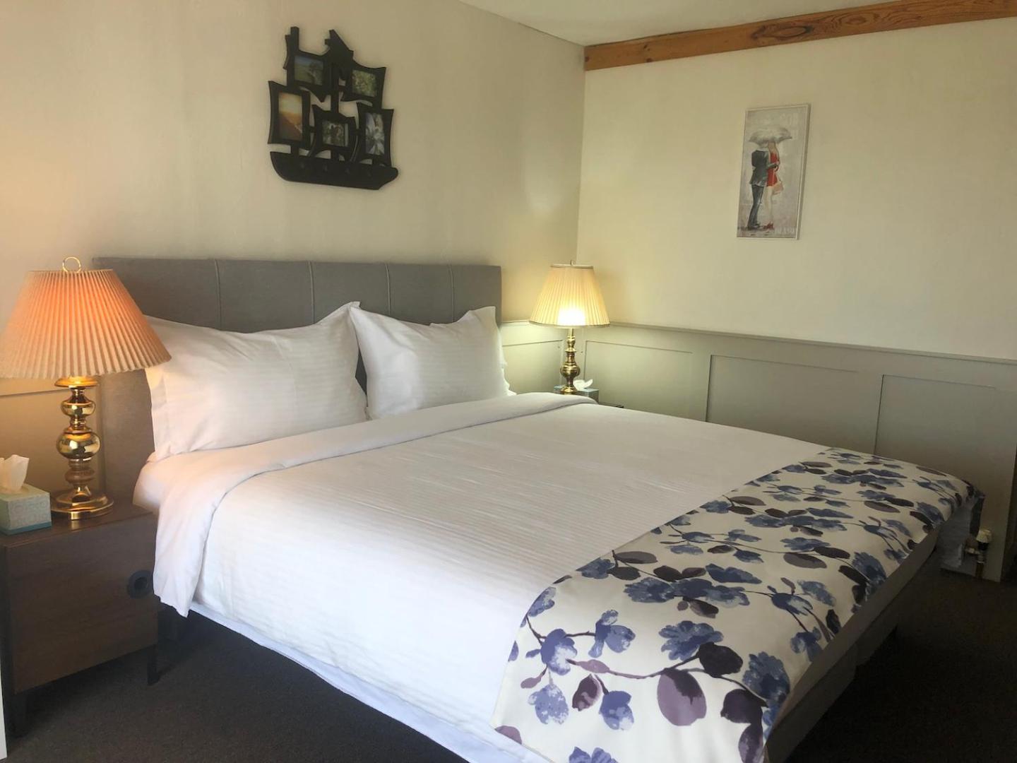 King Room with Lake View - Photo 7