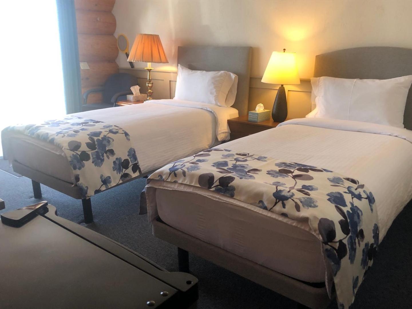 Double or Twin Room with Lake View - Photo 12