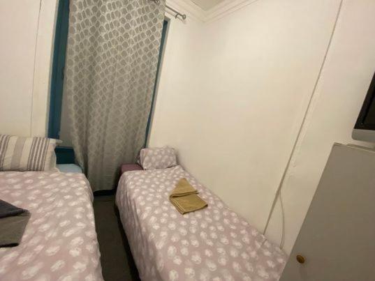 Twin Room - Photo 3