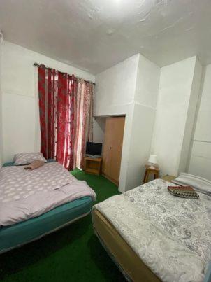 Twin Room - Photo 1