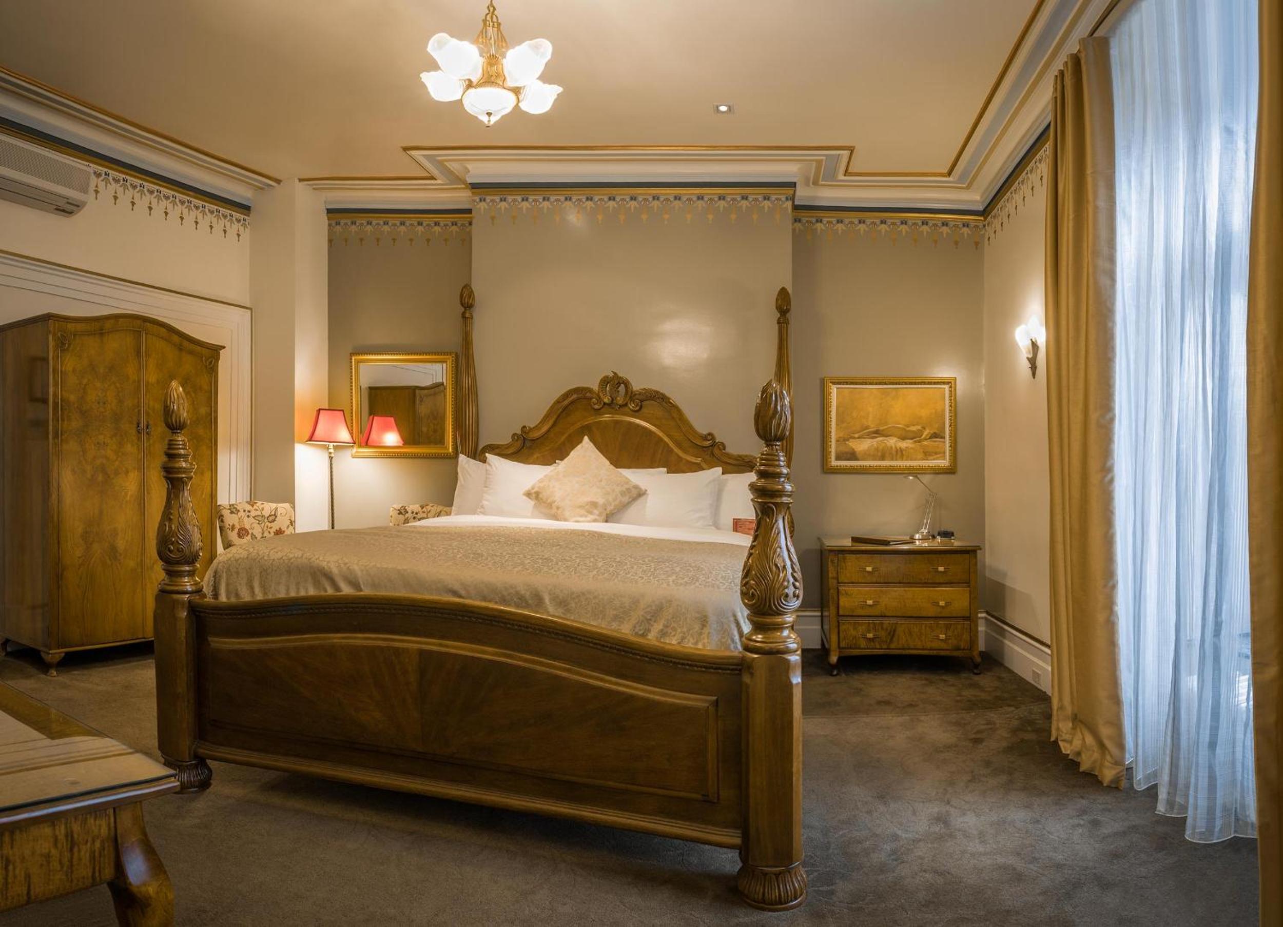 Historic Junior Suite thumbnail 6