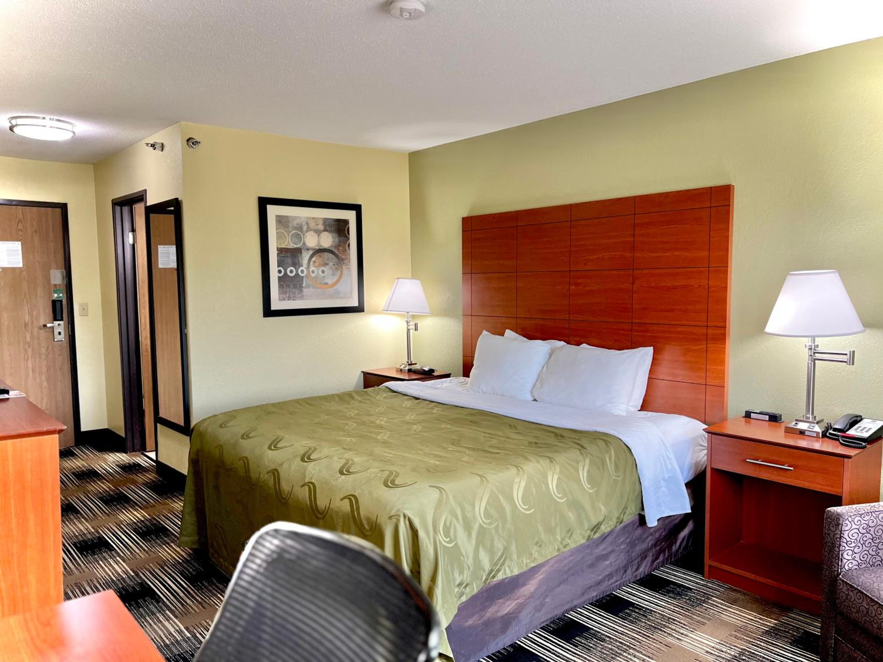 King Room - Non-Smoking photo 2