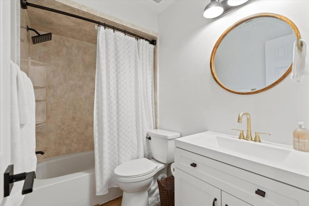Three-Bedroom House photo 2