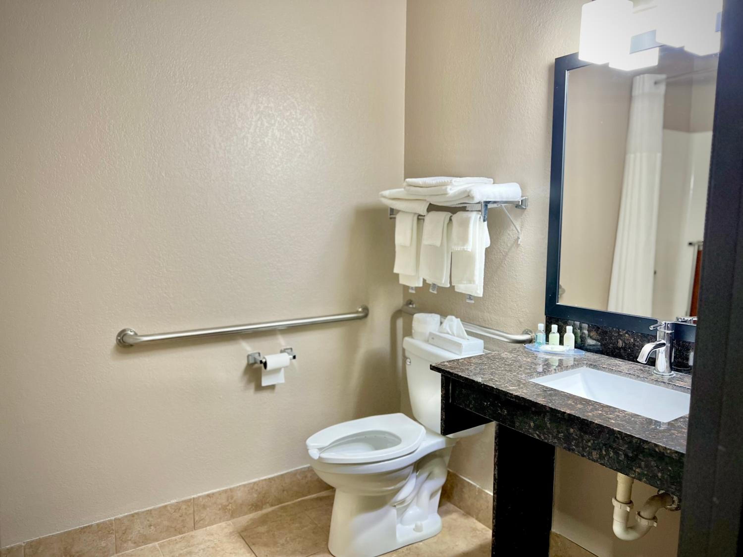 Queen Room - Accessible/Nonsmoking photo 3