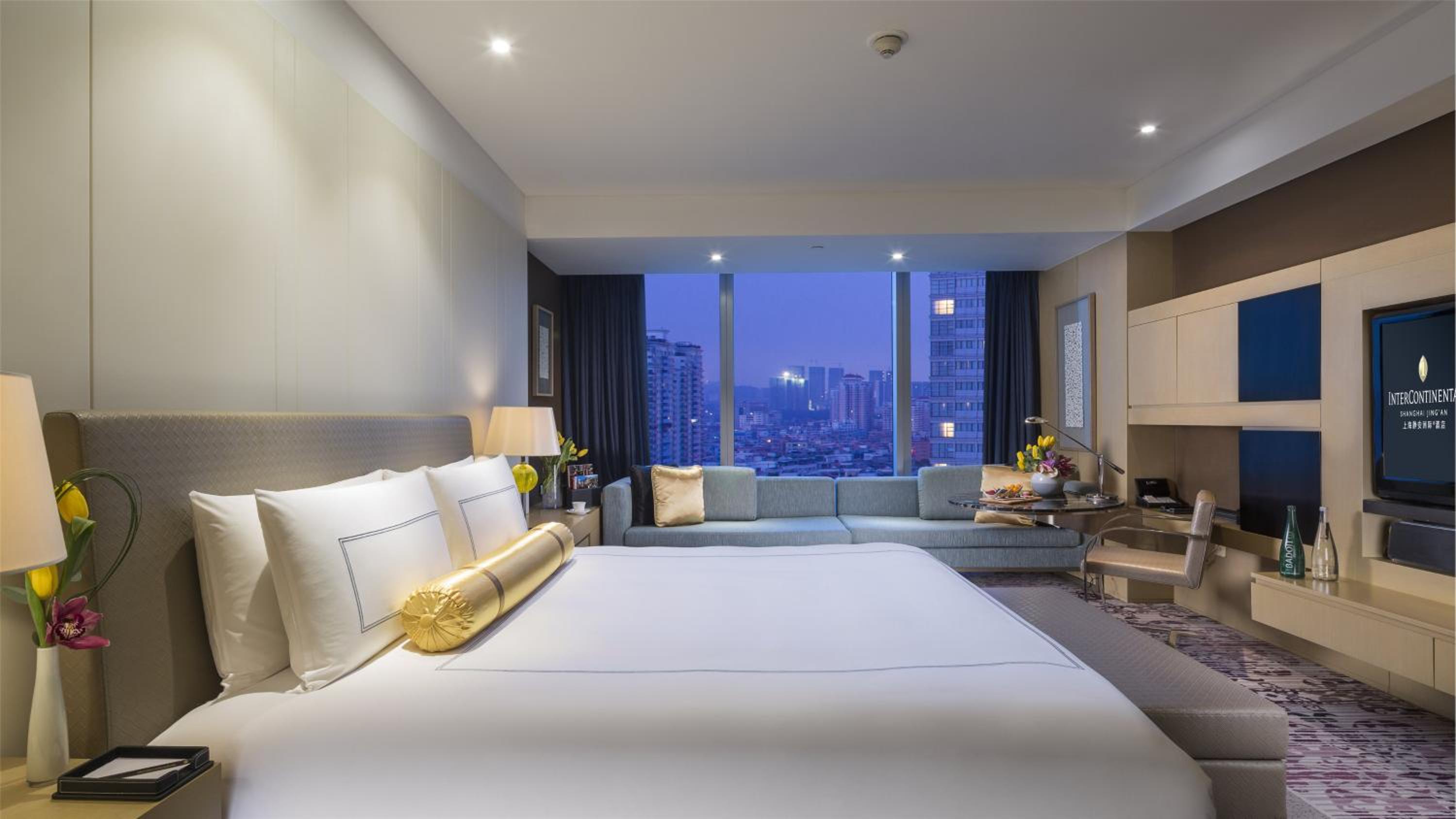 Classic King Room with City View
