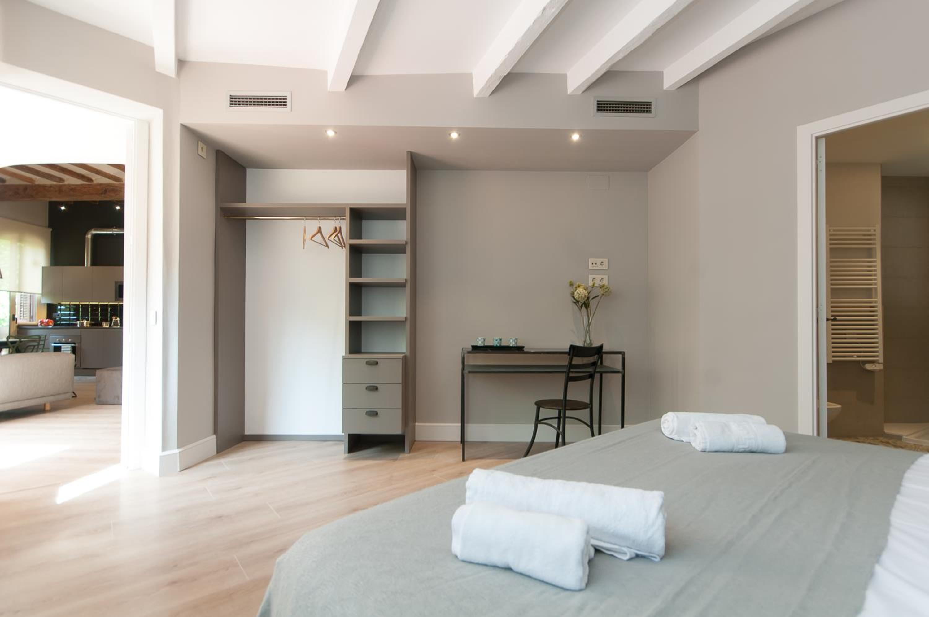Three-Bedroom Apartment with Terrace photo 2