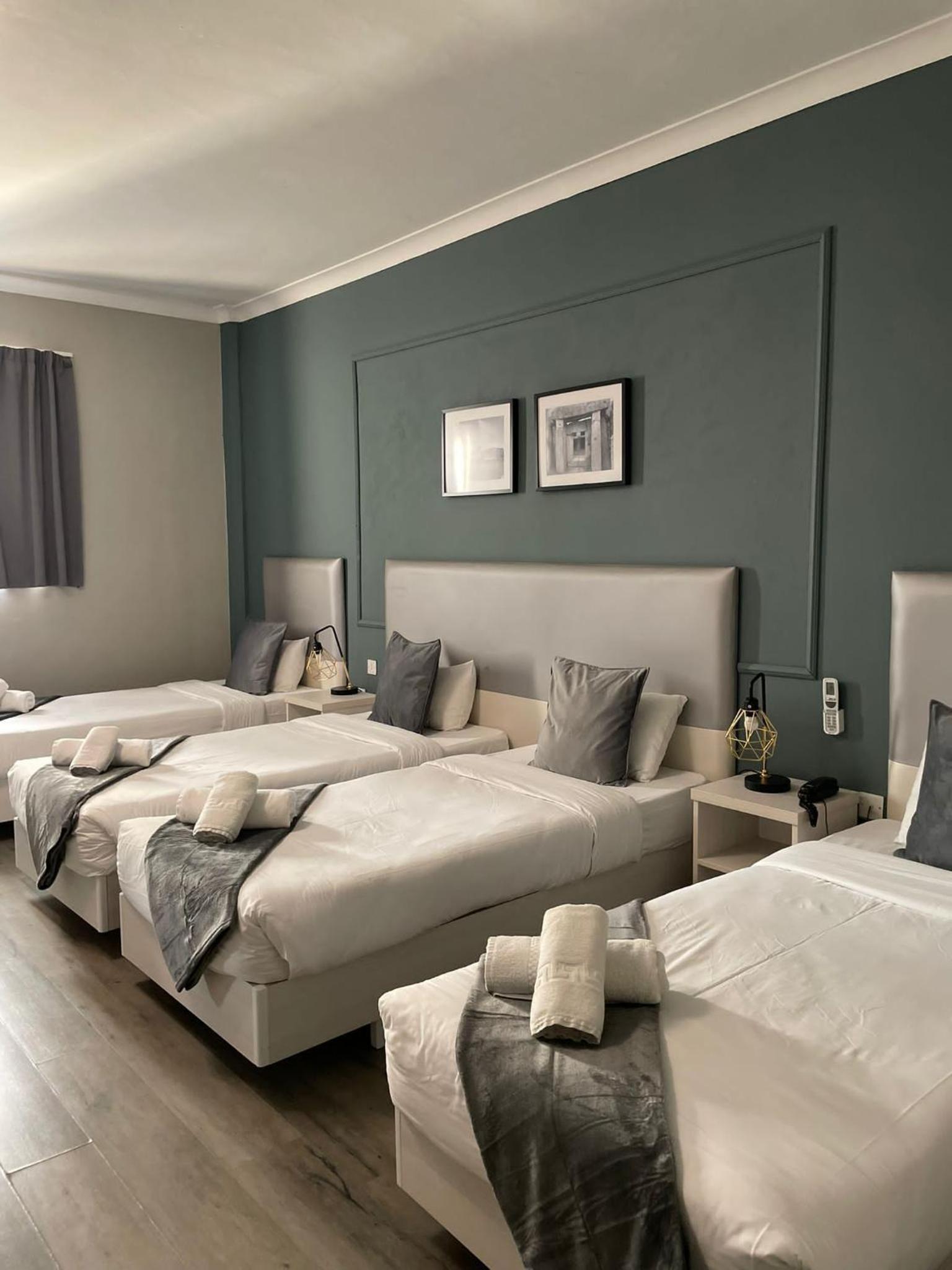 Standard Quadruple Room - Photo 12