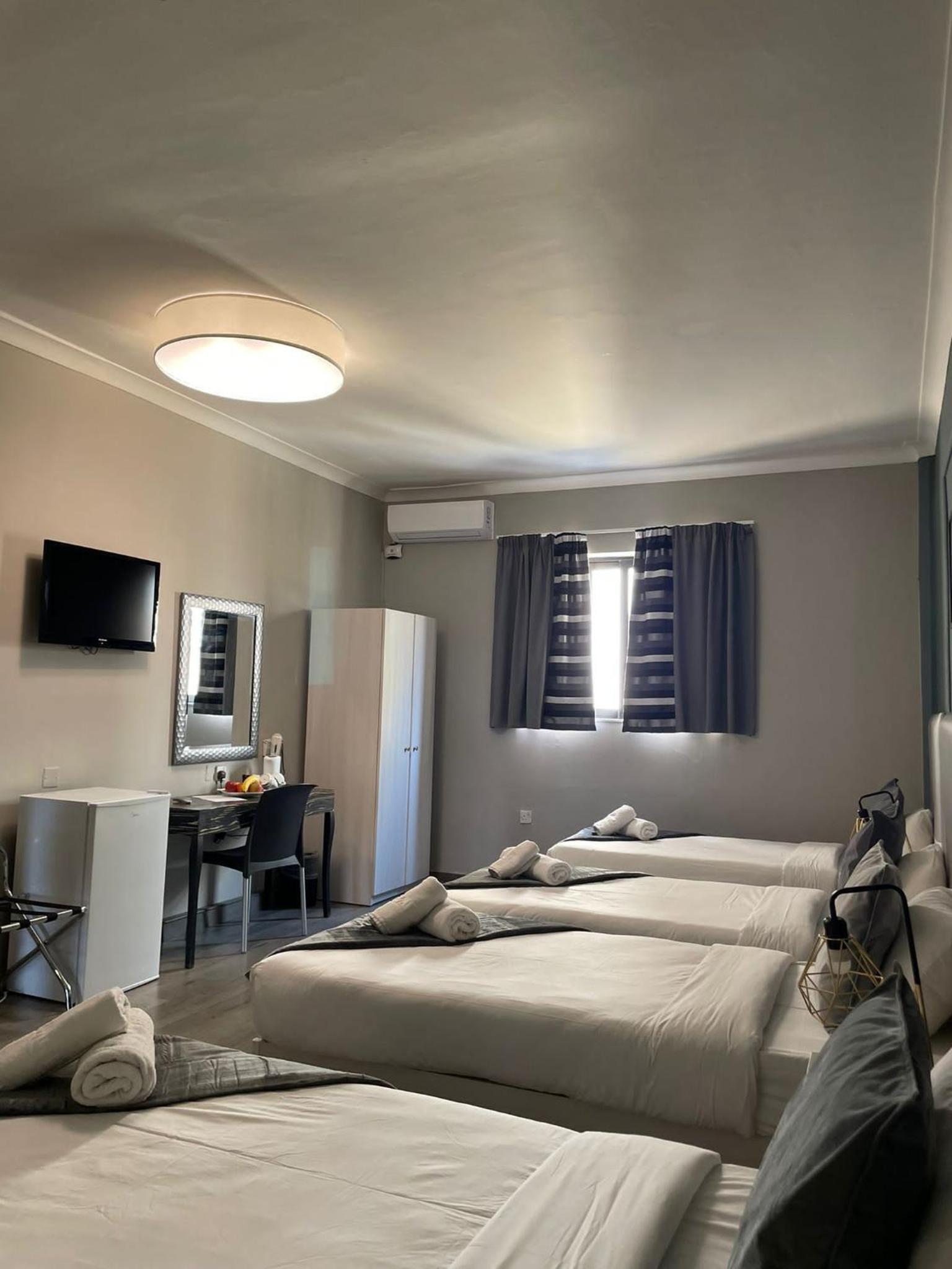 Standard Quadruple Room - Photo 24