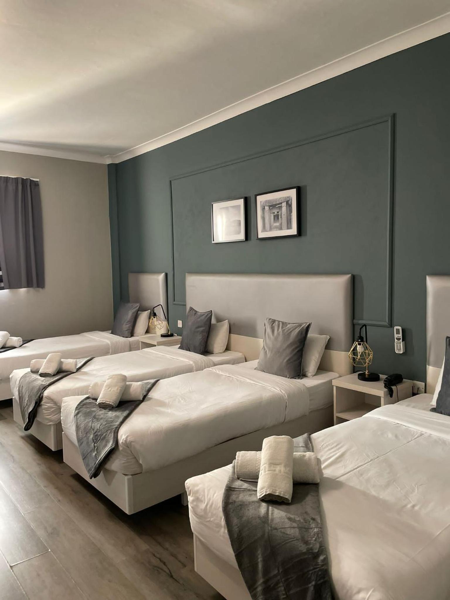 Standard Quadruple Room - Photo 13