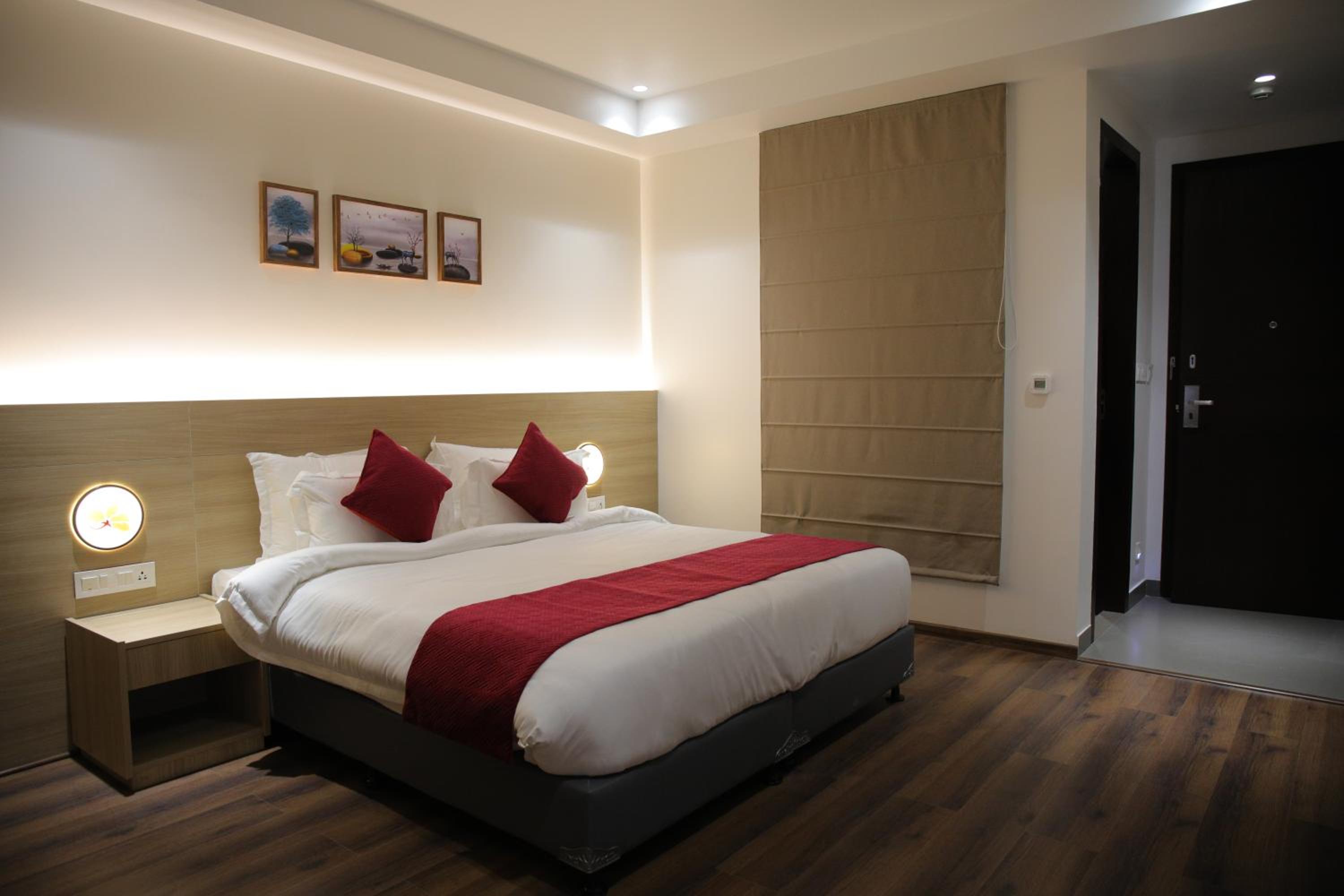 Deluxe Room - Photo 5