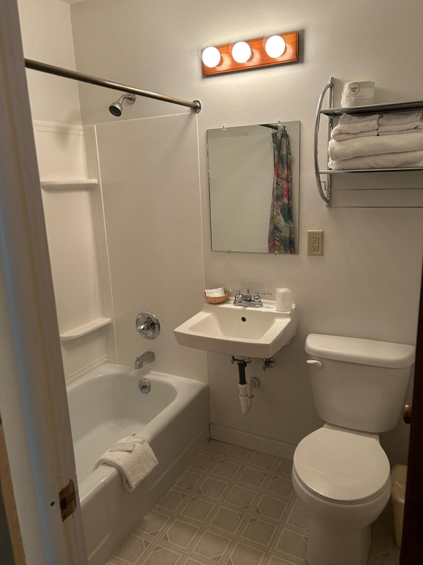 Budget Double Room photo 2
