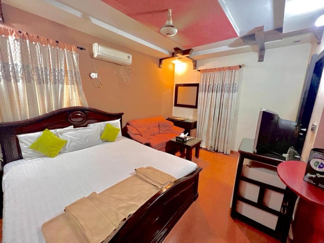 Deluxe Room (2 Adults + 1 Child)