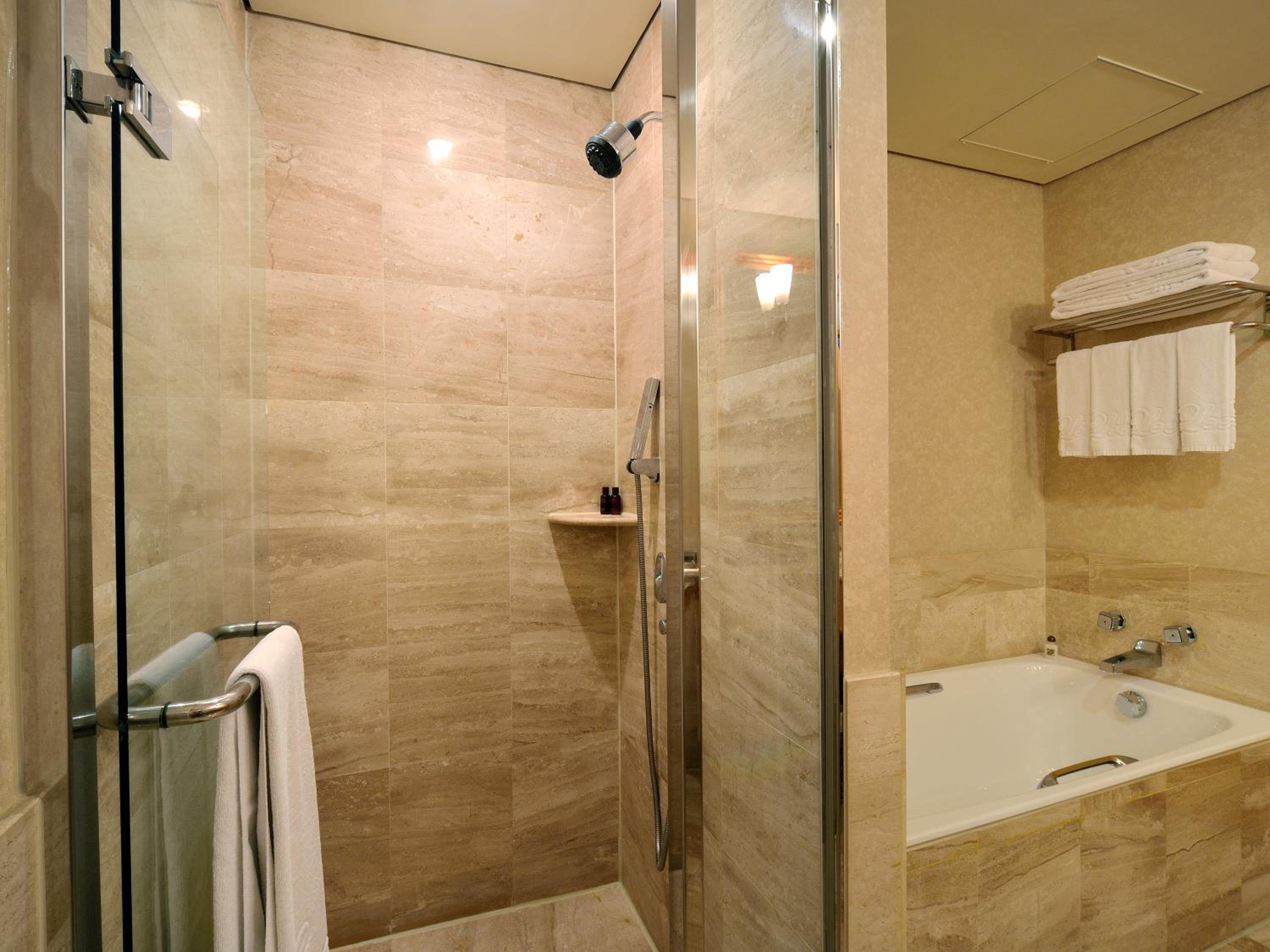 Premier Quadruple Room - Photo 4