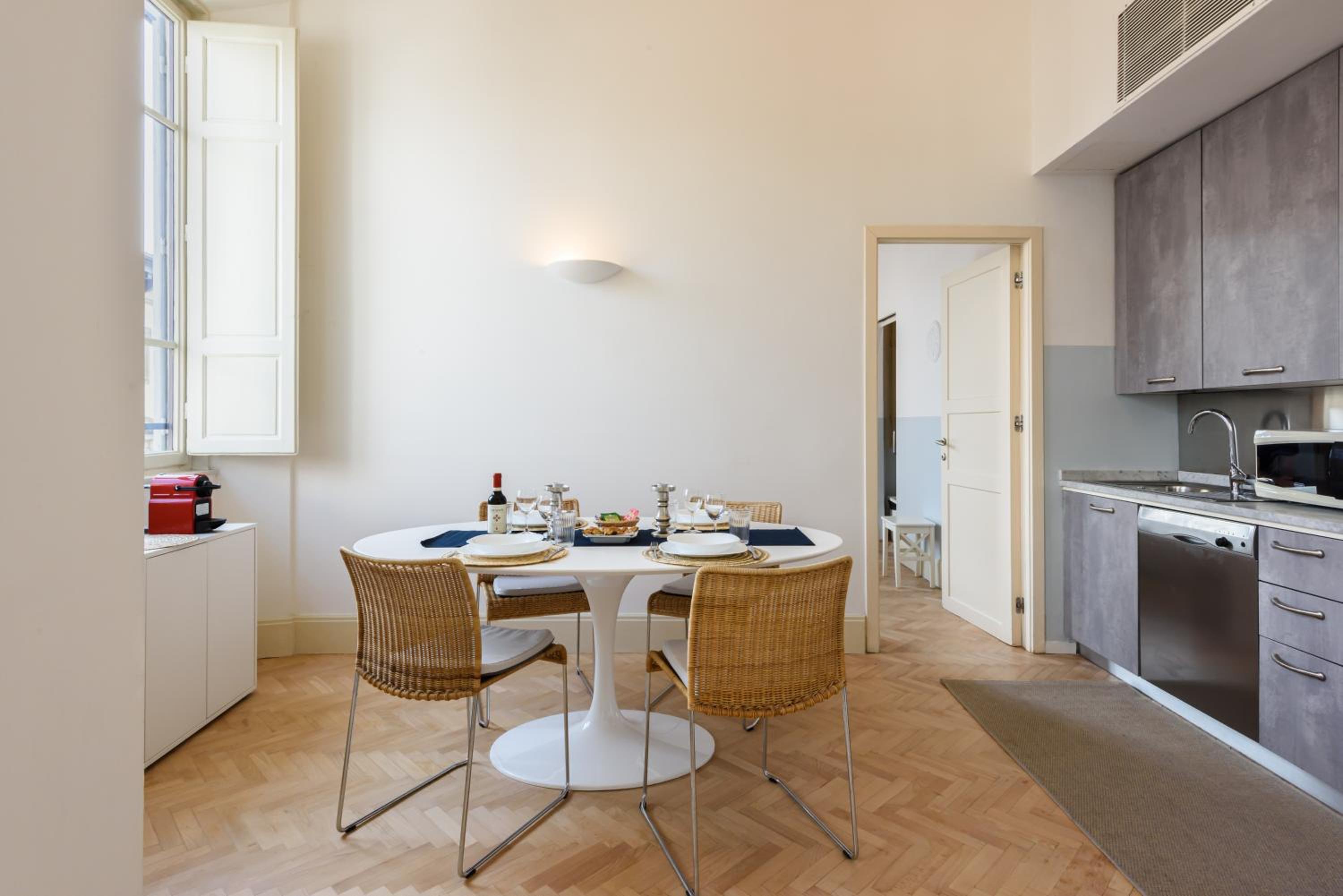 One-Bedroom Apartment with Duomo view photo 2