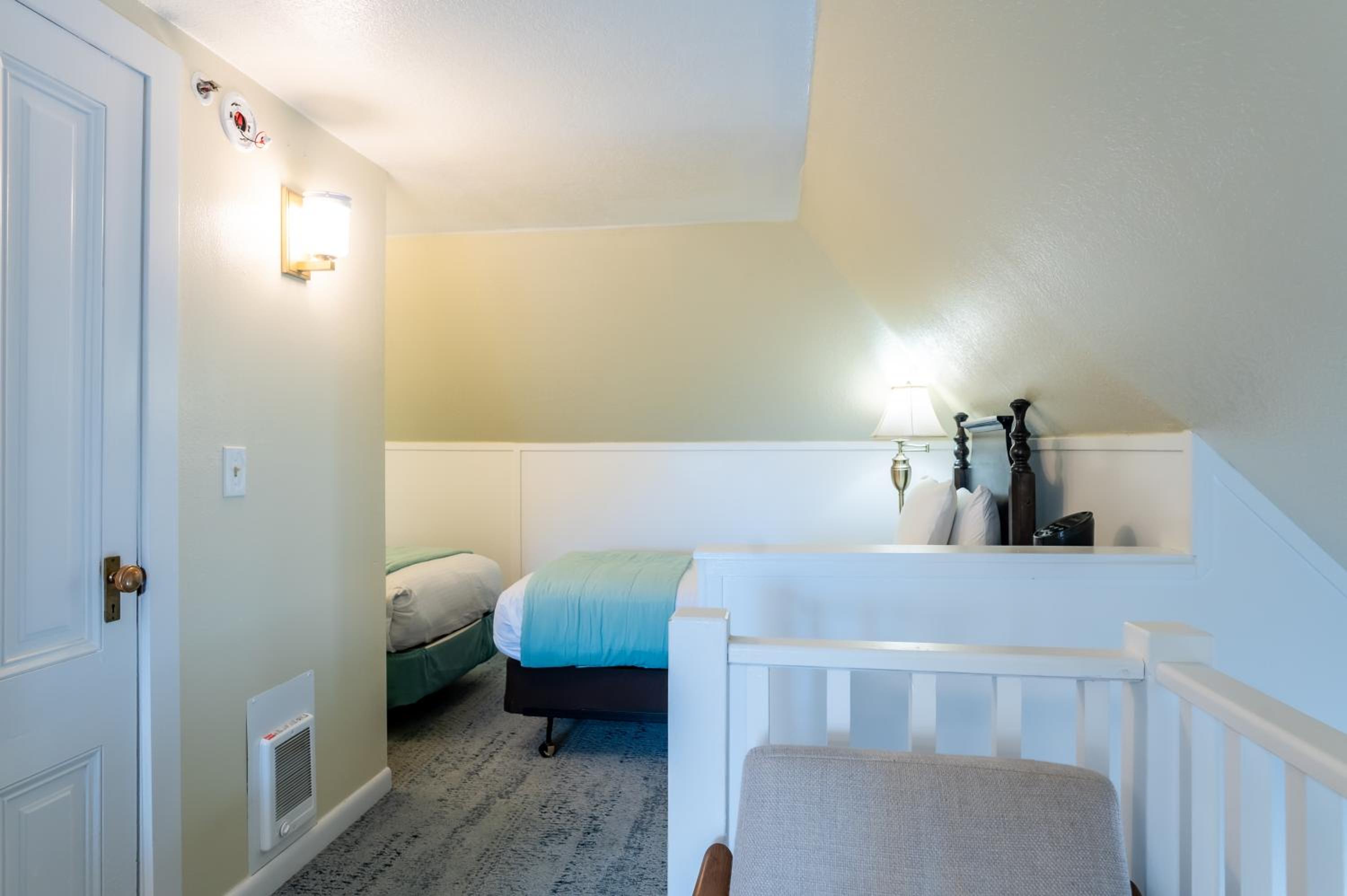 Garret Room - Photo 5