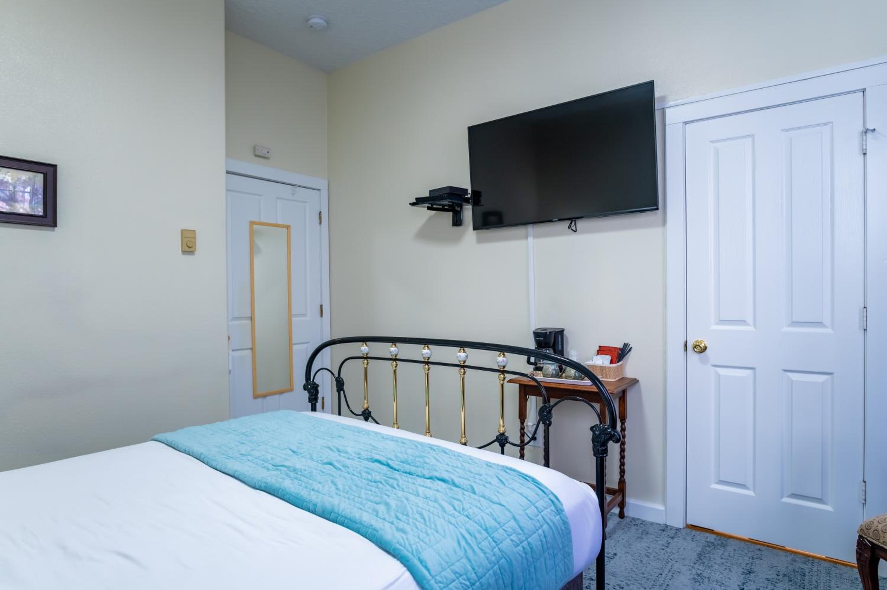 Andrew's Room photo 2