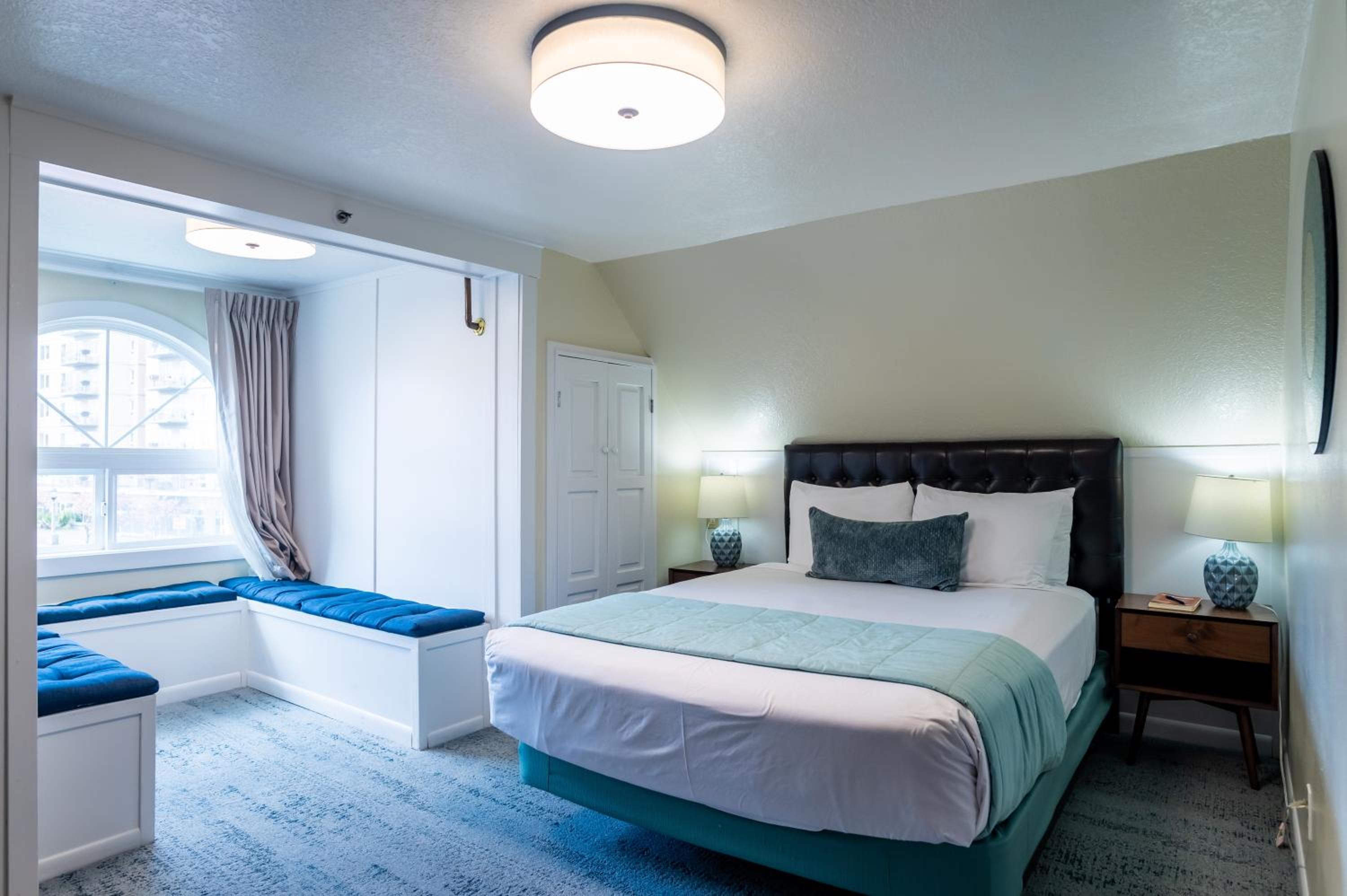 Garret Room - Photo 1