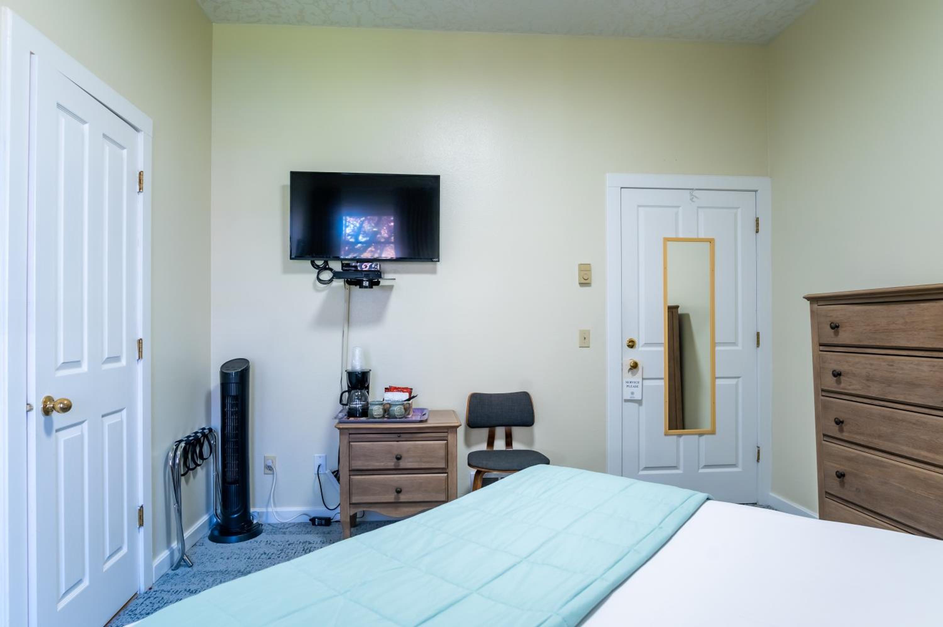 Renee's Room - Photo 1
