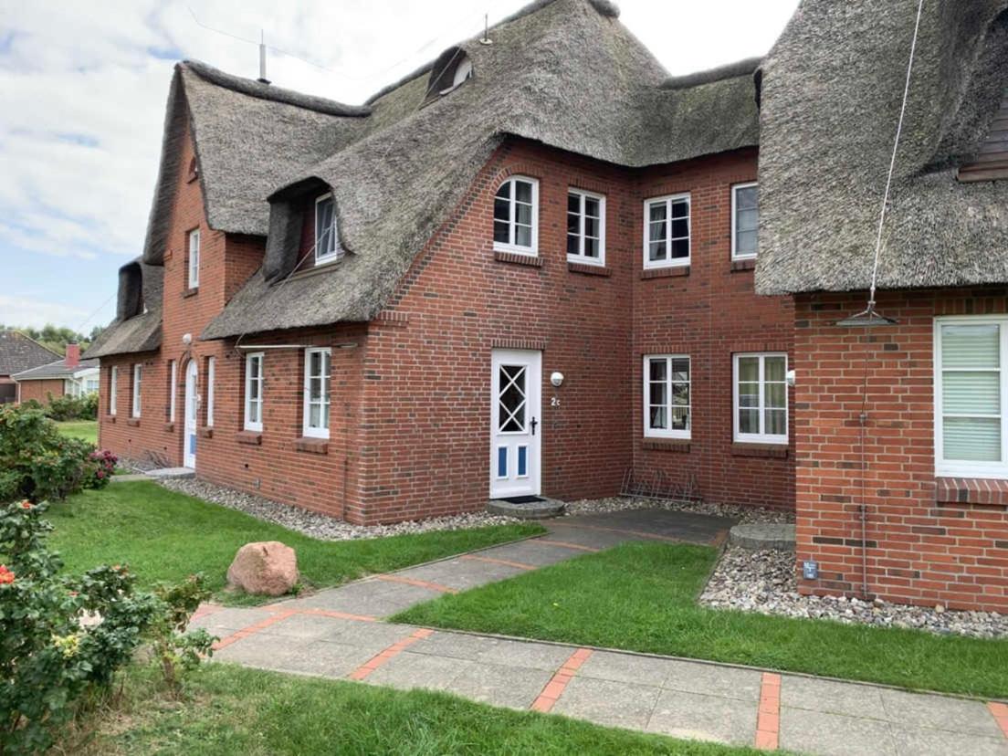 Three-Bedroom House photo 3